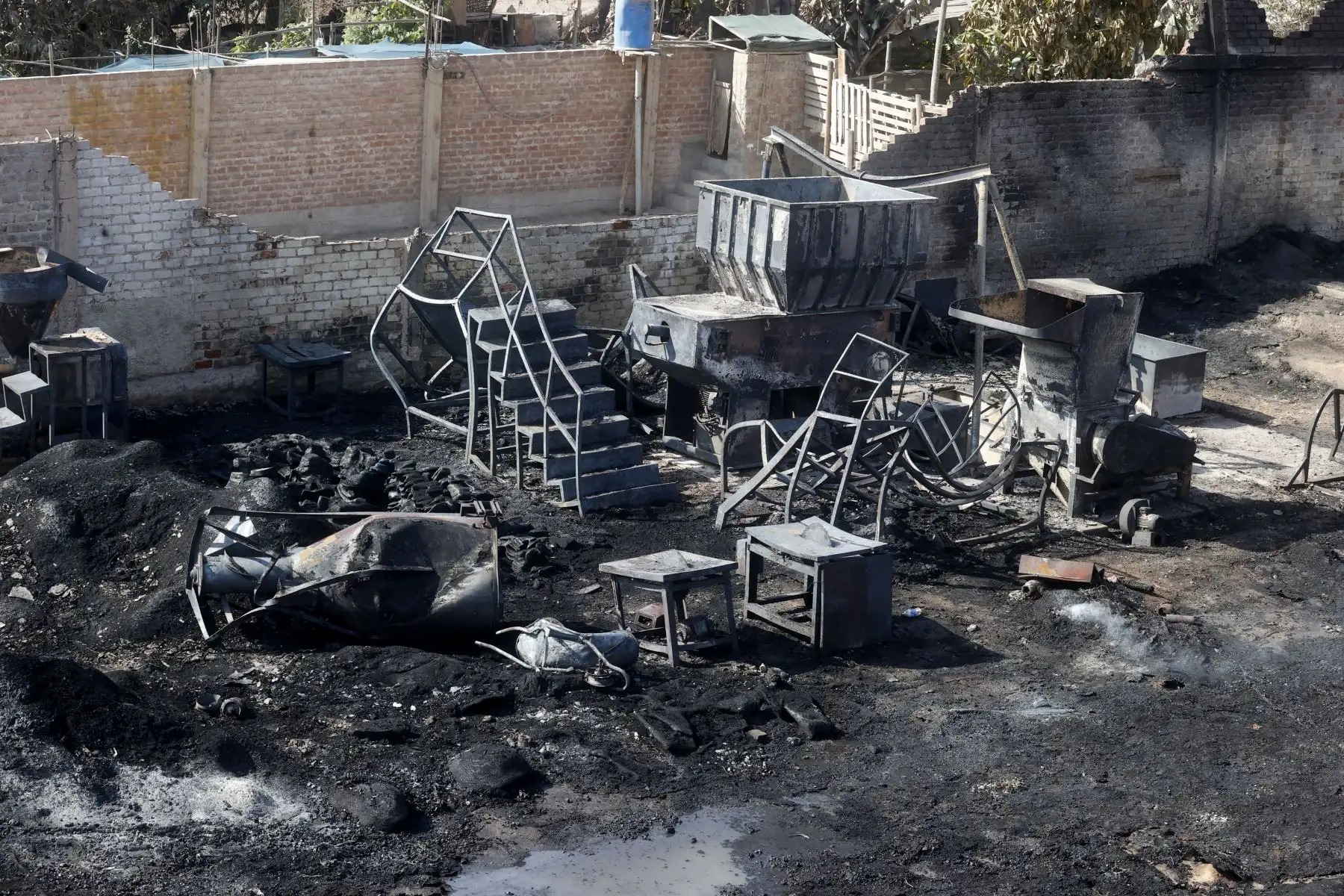 Un incendio de gran magnitud fue reportado por el Cuerpo General de Bomberos Voluntarios del Perú en un almacén de plásticos ubicado a la altura del kilómetro 27.5 de la Panamericana Norte, en el distrito de Puente Piedra.
Foto: ANDINA/Vidal Tarqui