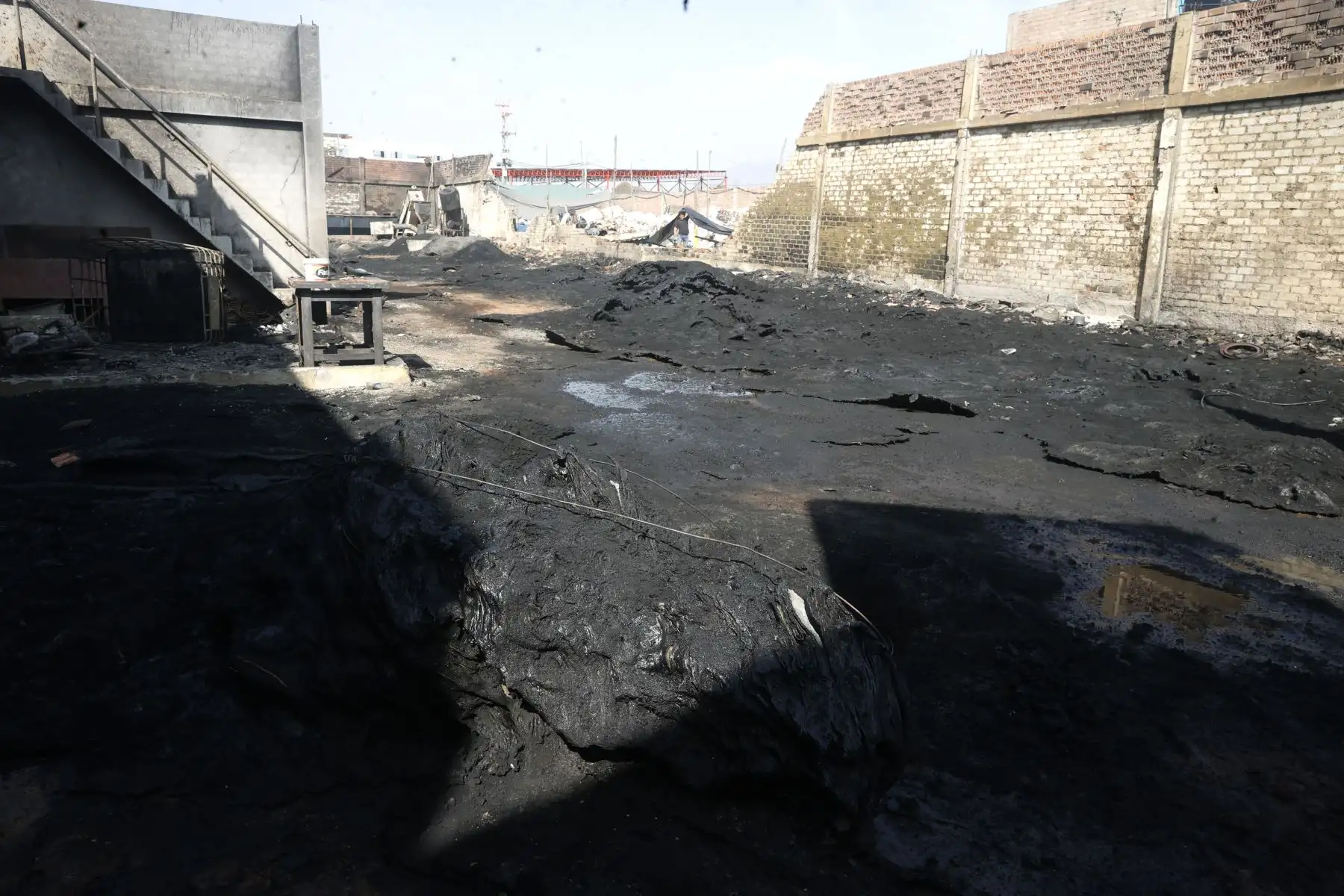 Incendio en Puente Piedra moviliza a por lo menos 18 unidades del Cuerpo General de Bomberos Voluntarios del Perú.  El siniestro se registra en el kilómetro 27.5 de la Panamericana Norte. Las autoridades locales piden a la ciudadanía no acercarse a la zona por seguridad.
Foto: ANDINA/ Vidal Tarqui