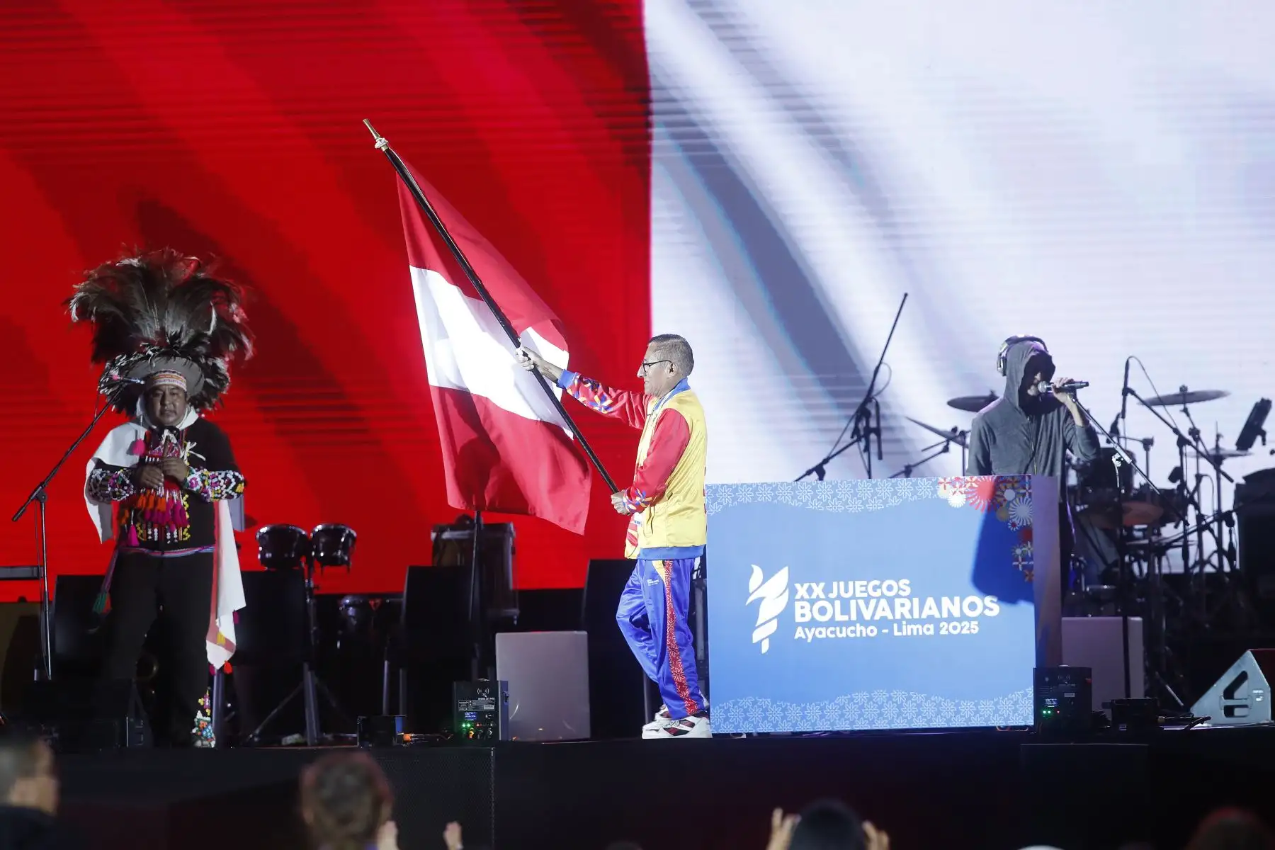 El Instituto Peruano del Deporte realiza la ceremonia de clausura de los XX Juegos Deportivos Bolivarianos Ayacucho-Lima 2025 en la Plaza de Banderas de la Videna.  En el evento participaron  el presidente de la república, José Jerí, el presidente del Comité Organizador de los XX Juegos Deportivos Bolivarianos Ayacucho-Lima 2025, Sergio Ludeña y el presidente de la Organización Deportiva Bolivariana (ODEBO), Baltazar Medina.
Foto: ANDINA/ Eddy Ramos