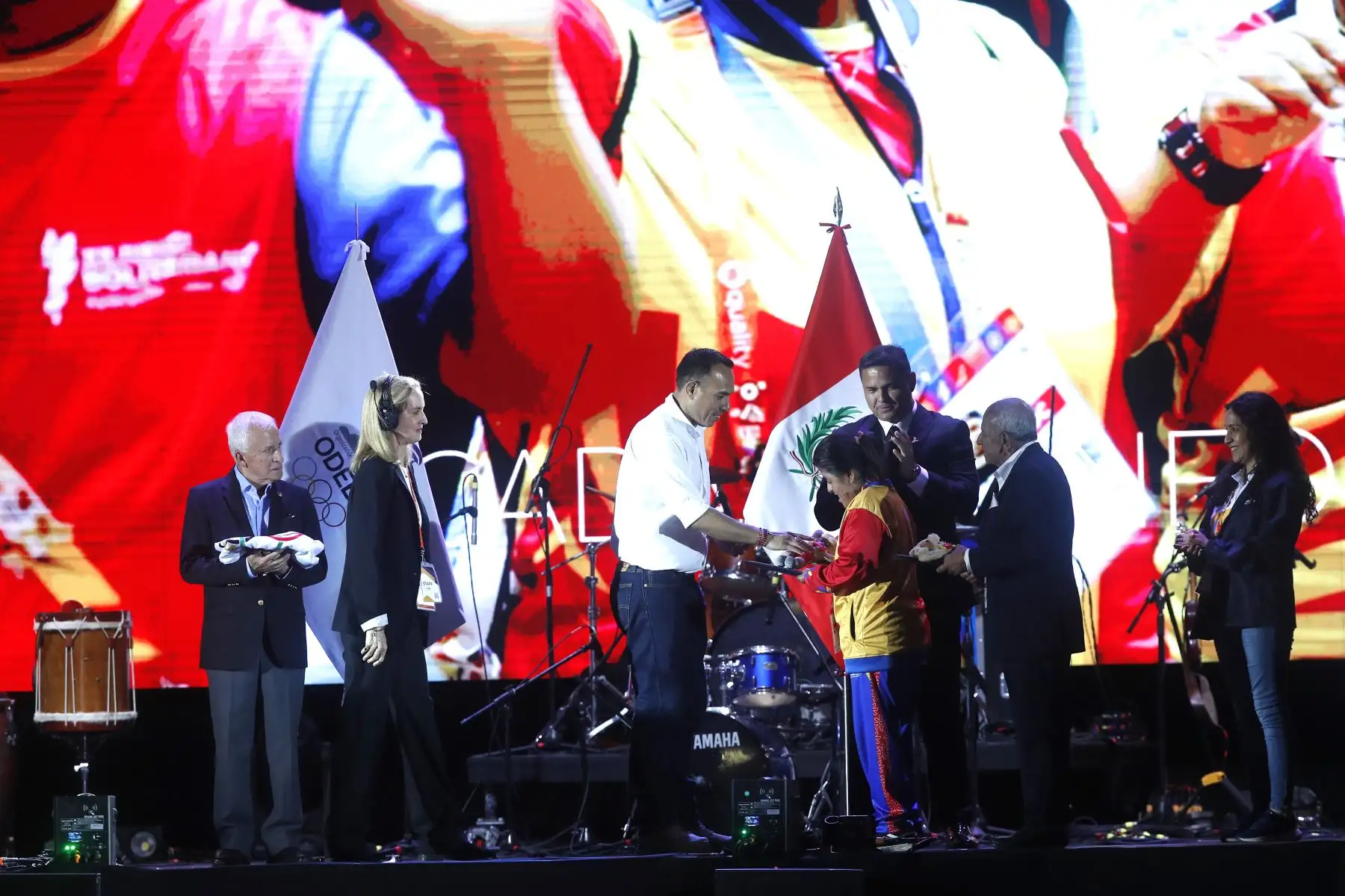 El Instituto Peruano del Deporte realiza la ceremonia de clausura de los XX Juegos Deportivos Bolivarianos Ayacucho-Lima 2025 en la Plaza de Banderas de la Videna.  En el evento participaron  el presidente de la república, José Jerí, el presidente del Comité Organizador de los XX Juegos Deportivos Bolivarianos Ayacucho-Lima 2025, Sergio Ludeña y el presidente de la Organización Deportiva Bolivariana (ODEBO), Baltazar Medina.
Foto: ANDINA/ Eddy Ramos