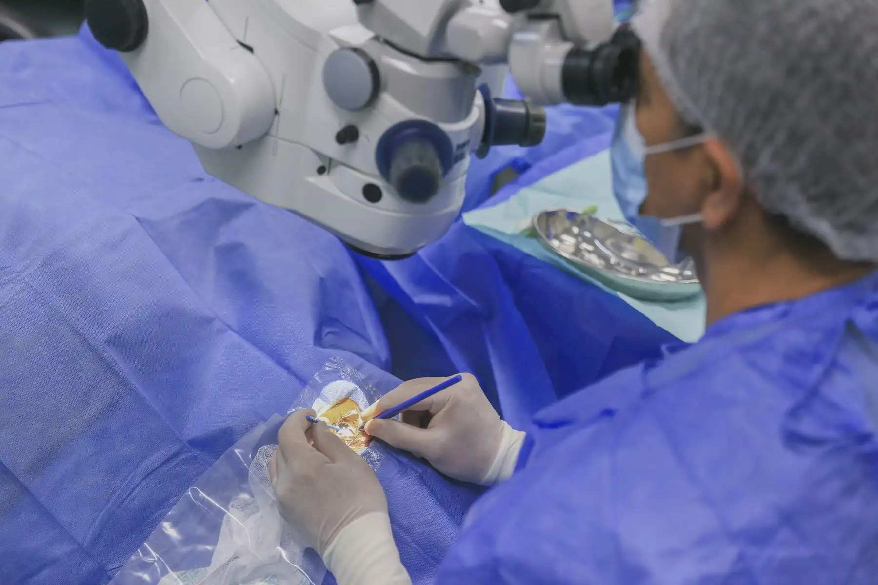 El Ministerio de Salud inició la campaña de salud ocular “Cataratón de la esperanza”, una jornada destinada a garantizar el acceso oportuno a cirugías de catarata para pacientes derivados de hospitales de Lima. Durante diciembre, especialistas del Instituto Nacional de Oftalmología (INO) realizarán alrededor de 500 intervenciones, con el objetivo de mejorar la calidad de vida de las personas afectadas y reducir la lista de espera quirúrgica. Foto: ANDINA/Jhonel Rodríguez Robles