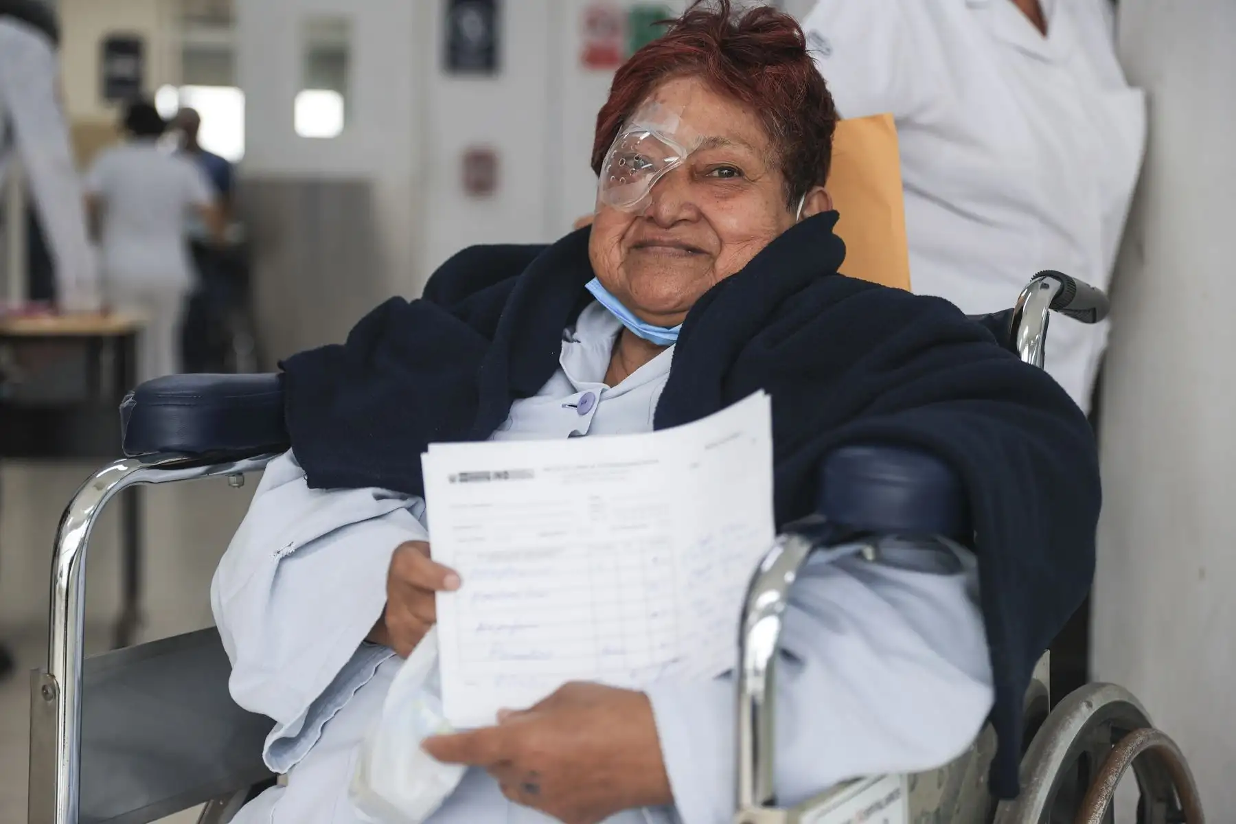 El Ministerio de Salud inició la campaña de salud ocular “Cataratón de la esperanza”, una jornada destinada a garantizar el acceso oportuno a cirugías de catarata para pacientes derivados de hospitales de Lima. Durante diciembre, especialistas del Instituto Nacional de Oftalmología (INO) realizarán alrededor de 500 intervenciones, con el objetivo de mejorar la calidad de vida de las personas afectadas y reducir la lista de espera quirúrgica. Foto: ANDINA/Jhonel Rodríguez Robles