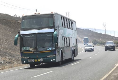 Sutran recordó a todos los conductores profesionales la importancia de respetar las jornadas máximas de conducción establecidas por la normativa: hasta cinco horas consecutivas de manejo durante el día y un máximo de cuatro horas seguidas durante la noche. ANDINA/Difusión