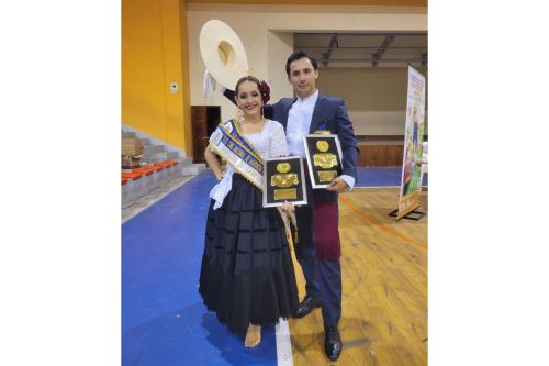 Los ganadores de la categoría Campeón de Campeones, Rafael Núñez Ugaz y Camila Llanos Delgado.