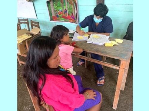 Brigadistas de respuesta rápida de la Gerencia Regional de Salud (Geresa) de Loreto y del Minsa se movilizaron a la cuenca del río Chambira para atender a la población afectada por casos de tos ferina y reforzar acciones de prevención y control en las comunidades afectadas. ANDINA/Difusión