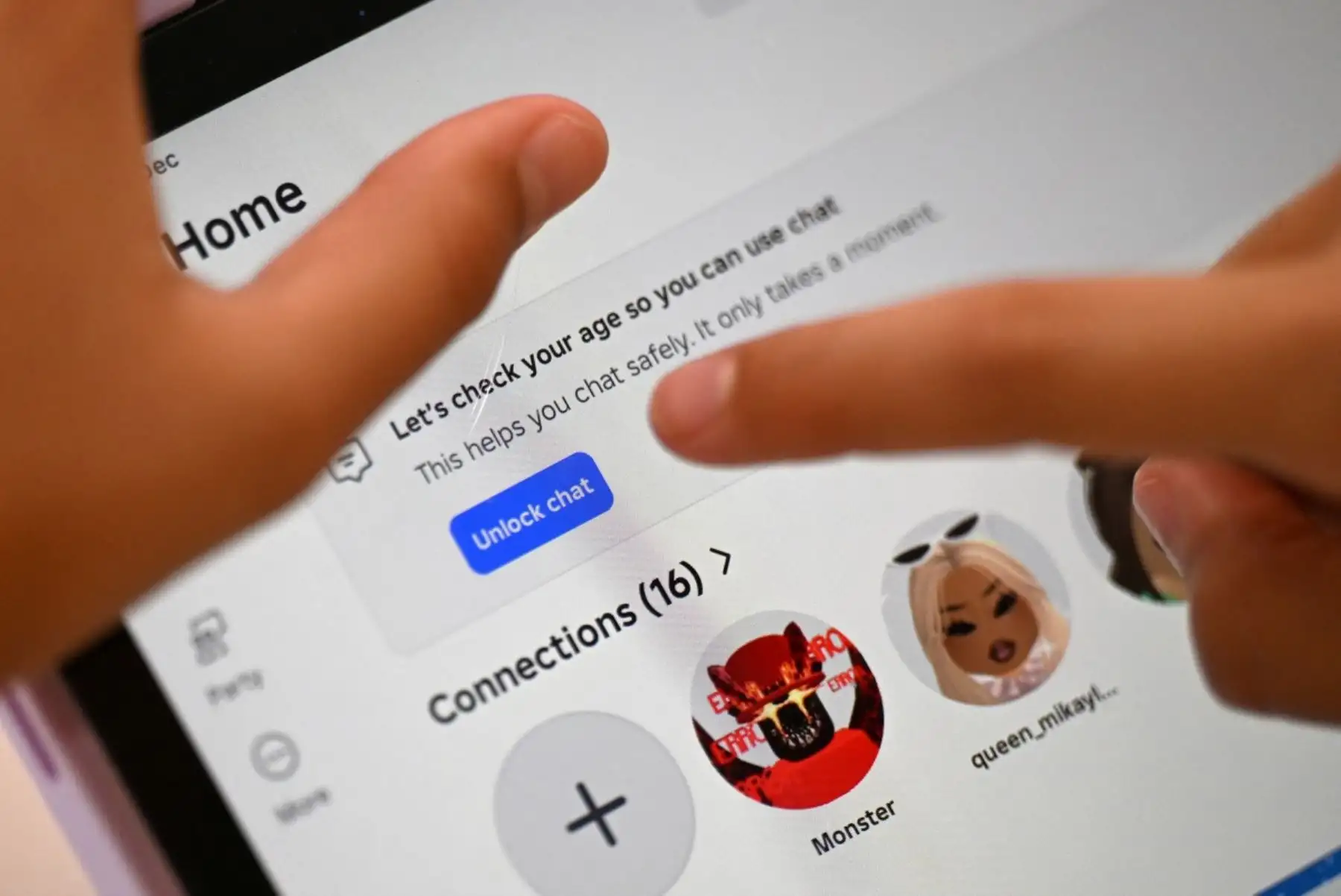Las grandes compañías de internet tendrán ahora que eliminar de sus aplicaciones las cuentas de usuarios australianos menores de 16 años o enfrentarse a multas de hasta 49,5 millones de dólares australianos (33 millones de dólares estadounidenses). Foto: AFP