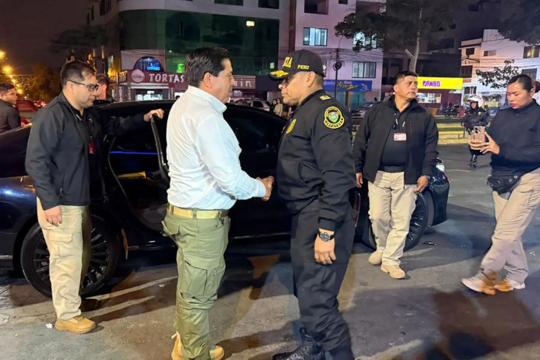 Ministro del Interior,  Vicente Tiburcio  junto al titular de Educación, supervisan operativo policial en San Juan de Lurigancho. Foto: ANDINA/Difusión