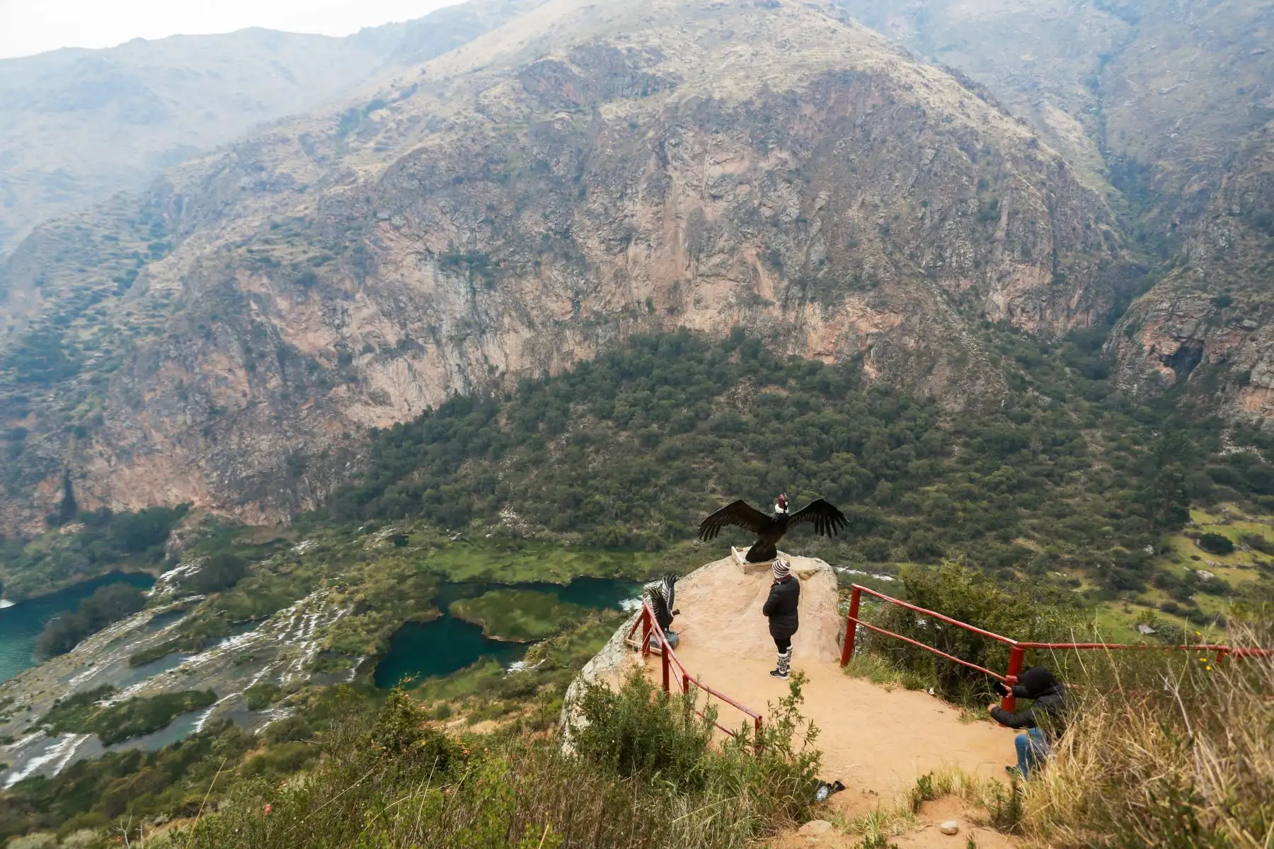 Sus atractivos más destacados son su puente colonial, la Laguna Huallhua y el mirador de Cabracancha que resaltan la notable belleza y biodiversidad de la región. Foto: ANDINA/Ricardo Cuba