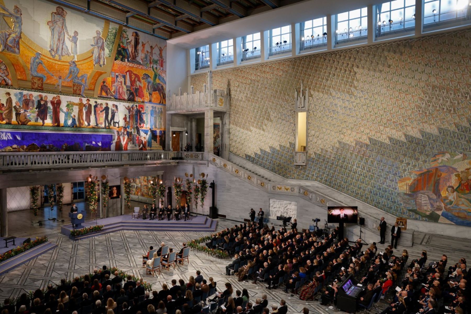 El presidente del Comité Noruego del Nobel, Jorgen Watne Frydnes  habla en la ceremonia del Premio Nobel de la Paz en el Ayuntamiento de Oslo. AFP