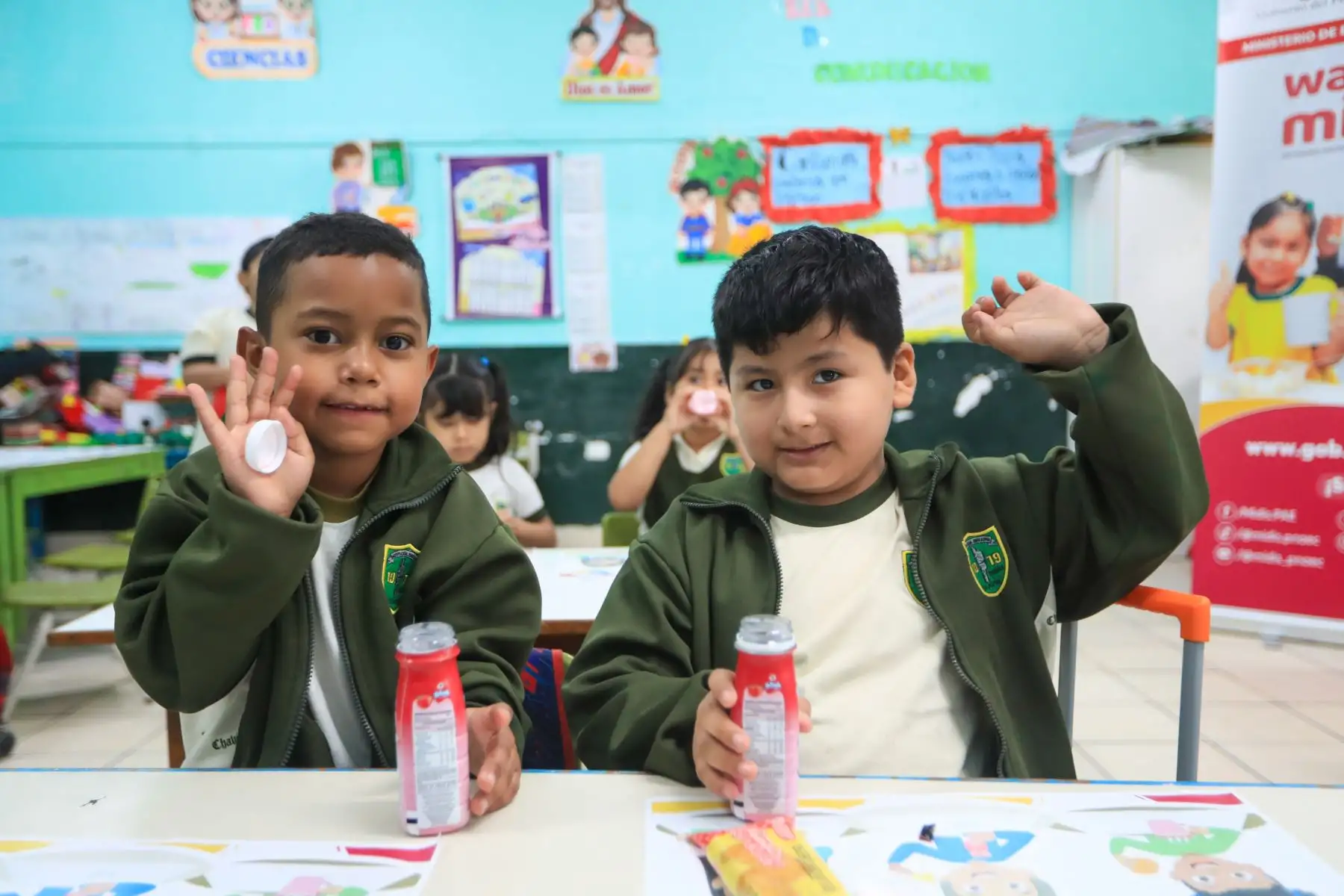 La ministra de Desarrollo e Inclusión Social, Leslie Shica,  llega al colegio I.E. N° 1019 Chavín (primaria) en Breña, para garantizar la correcta y segura prestación del Servicio Alimentario Escolar (SAE).
Foto: ANDINA/Ricardo Cuba