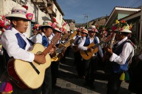 El sarawja, también llamado sarawjatana, se celebra anualmente después de Semana Santa.