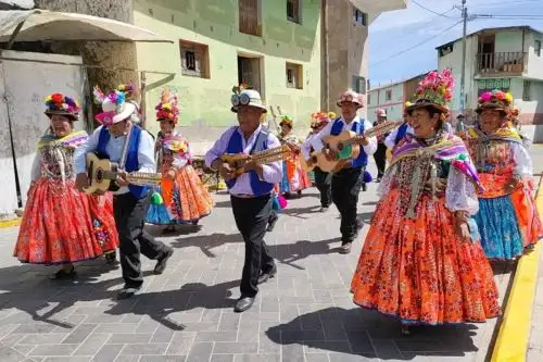 El Sarawja de la región Moquegua es una de las danzas originarias peruanas inscritas en la Lista del Patrimonio Cultural Inmaterial de la Unesco.