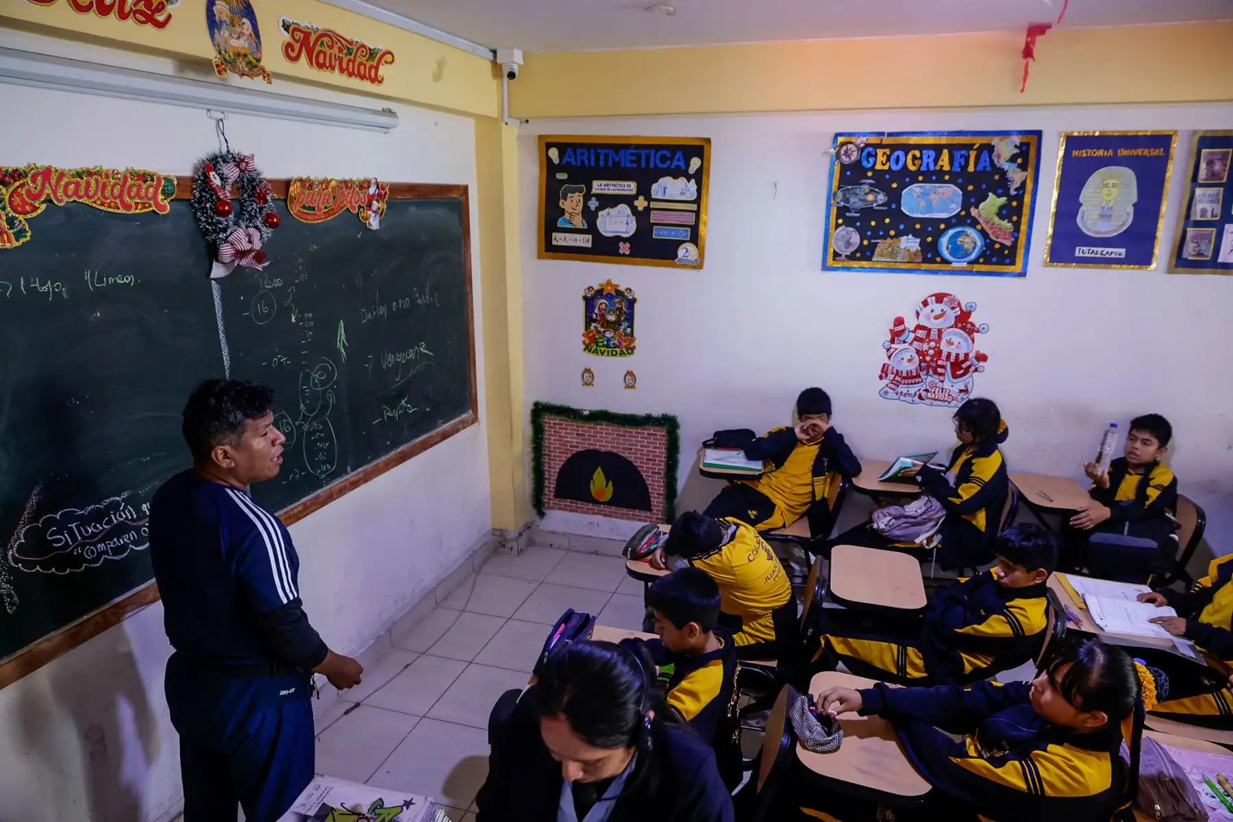 En cada aula se replica el nivel académico requerido para los exámenes de admisión de cada universidad. Todo esto, por supuesto, va acompañado de las intenciones profesionales del alumno, tomando en cuenta sus habilidades y su vocación. Foto: ANDINA/Luis Iparraguirre