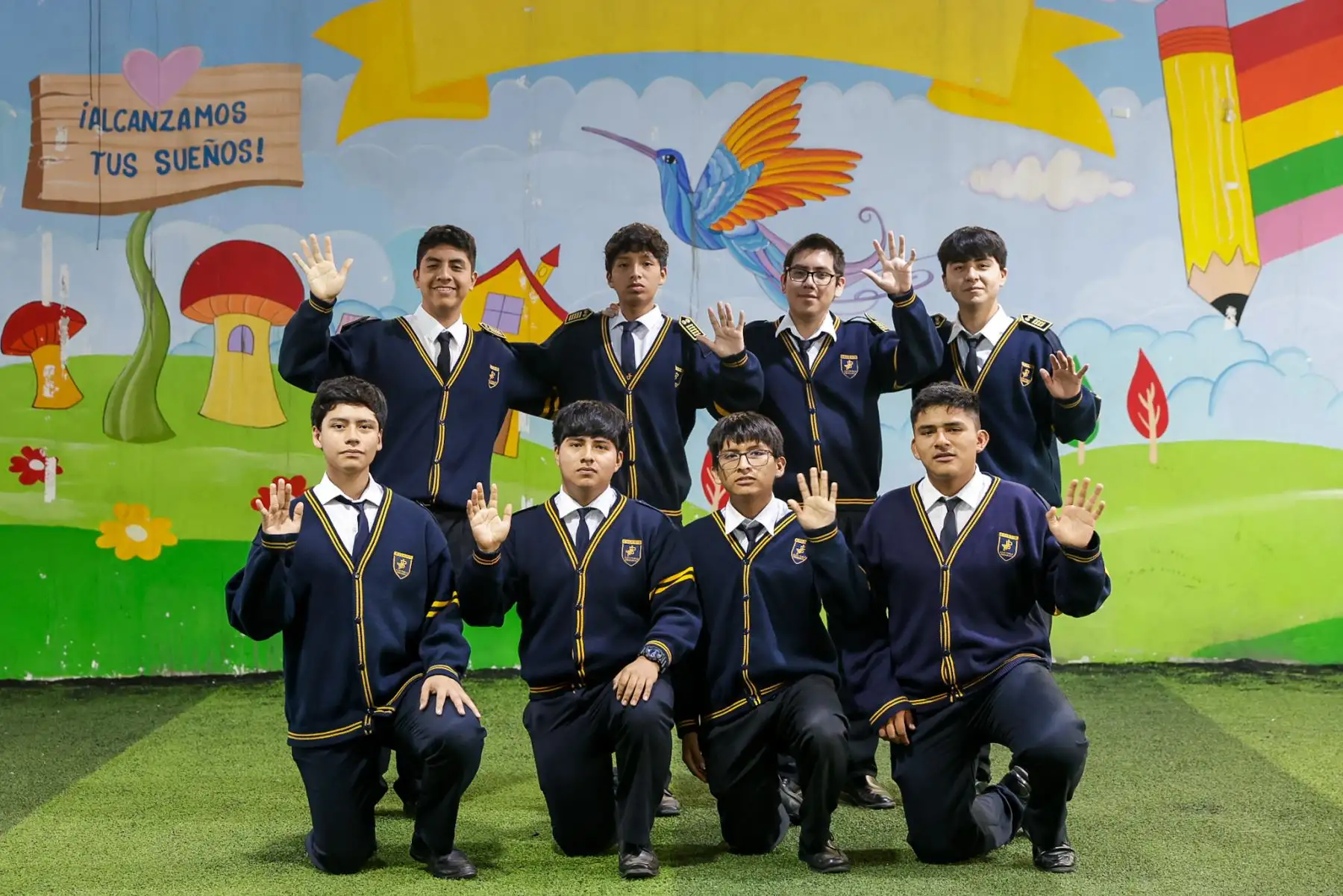 Y con más nerviosismo, pero manteniendo la misma buena onda, característica de todo adolescente, posan para el lente de la Agencia de Noticias Andina. ¡Felicidades, muchachos; a conquistar el mundo en nombre del Perú! Foto: ANDINA/Luis Iparraguirre