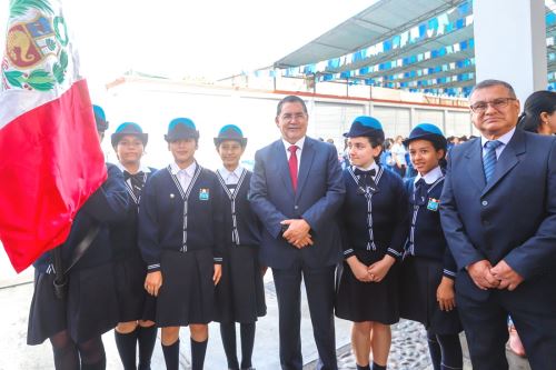 Ministro de Educación fortalece la identidad nacional en las escuelas con jornada cívica. Foto: ANDINA/Difusión.