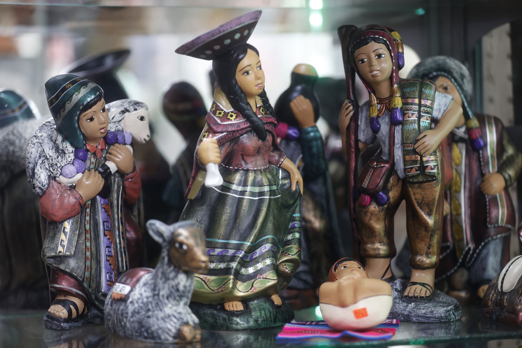 Los visitantes también pueden encontrar el nacimiento costeño, con inspiración chinchana y piezas accesibles que van desde los S/ 35.
Foto: ANDINA/Vidal Tarqui