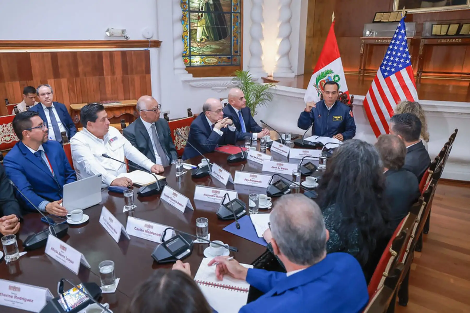 Presidente Jerí lidera reunión con delegación del FBI y expertos en seguridad ciudadana.
Foto: ANDINA/Prensa Presidencia
