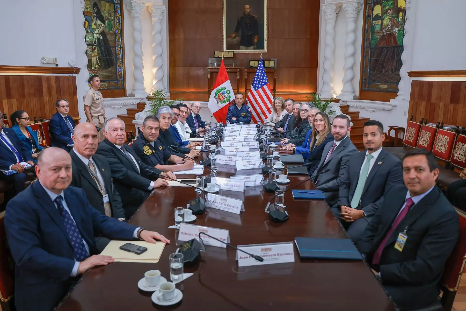 Presidente Jerí lidera reunión con delegación del FBI y expertos en seguridad ciudadana.
Foto: ANDINA/Prensa Presidencia