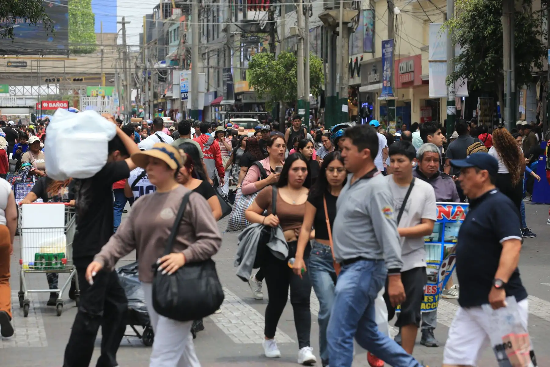 Gamarra aumenta sus ventas en fiestas navideñas. Foto: ANDINA/Héctor Vinces