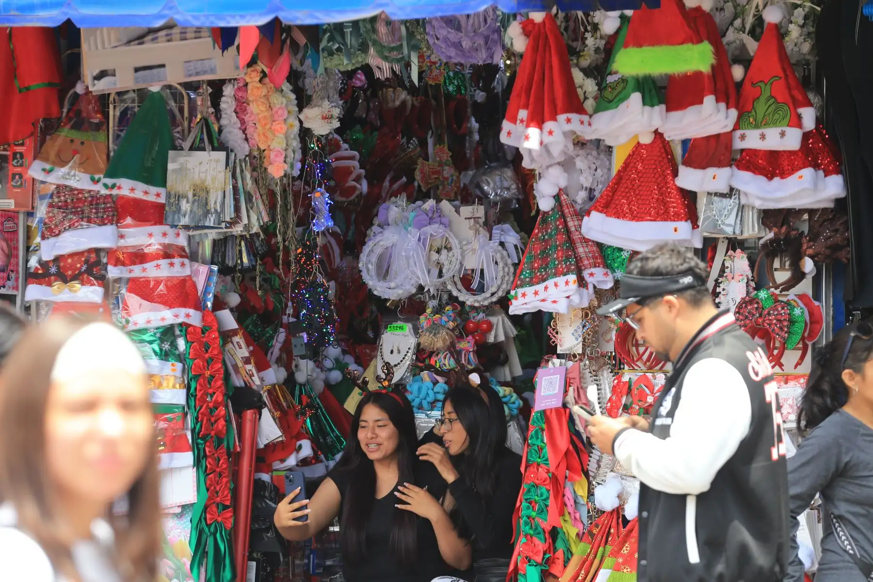 Los precios de los productos en Gamarra son económicos y al alcance de los bolsillos de los peruanos. Foto: ANDINA/Héctor Vinces