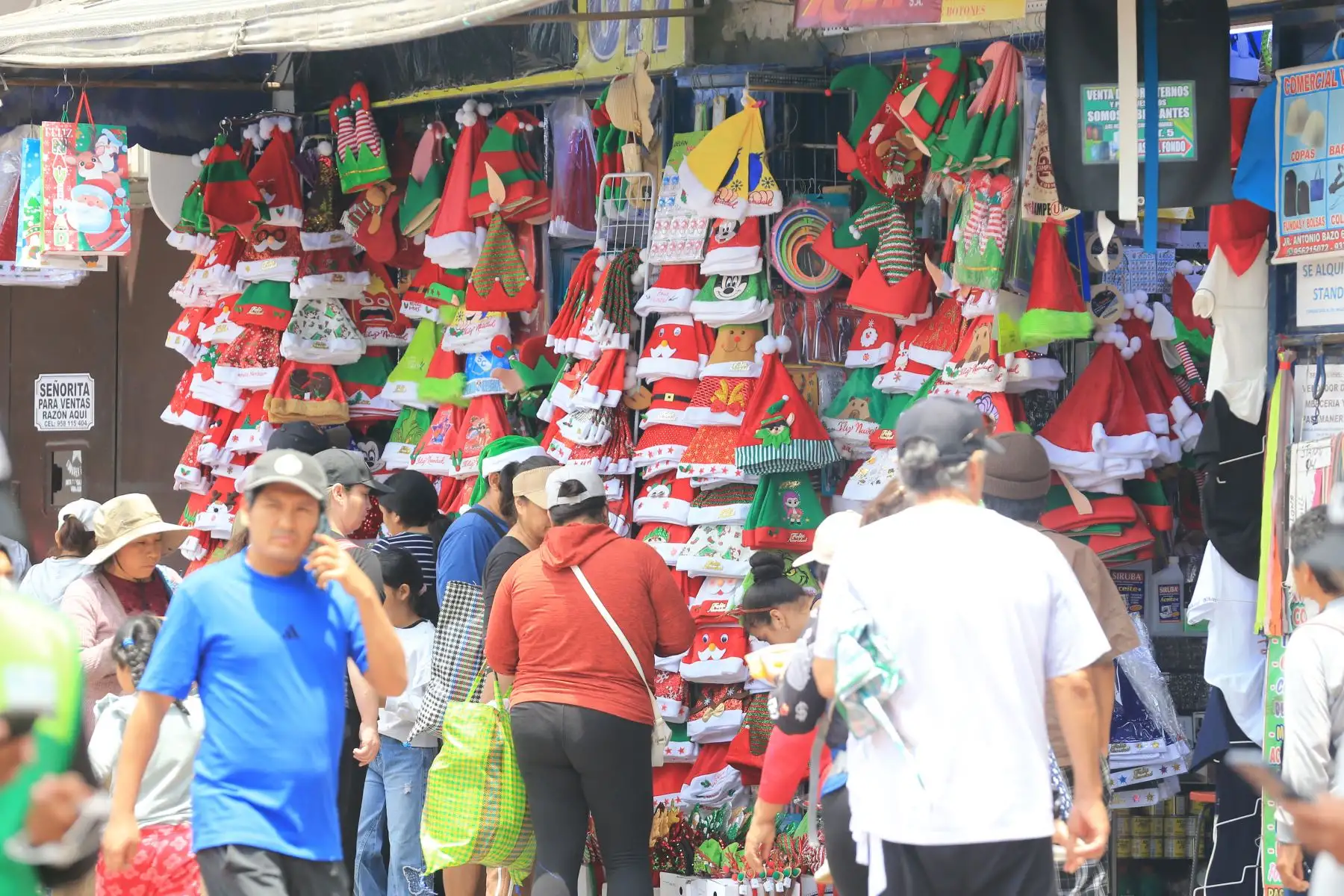 Al comprar lo que produce el Perú se genera mano de obra y se mueve la economía nacional. Foto: ANDINA/Héctor Vinces