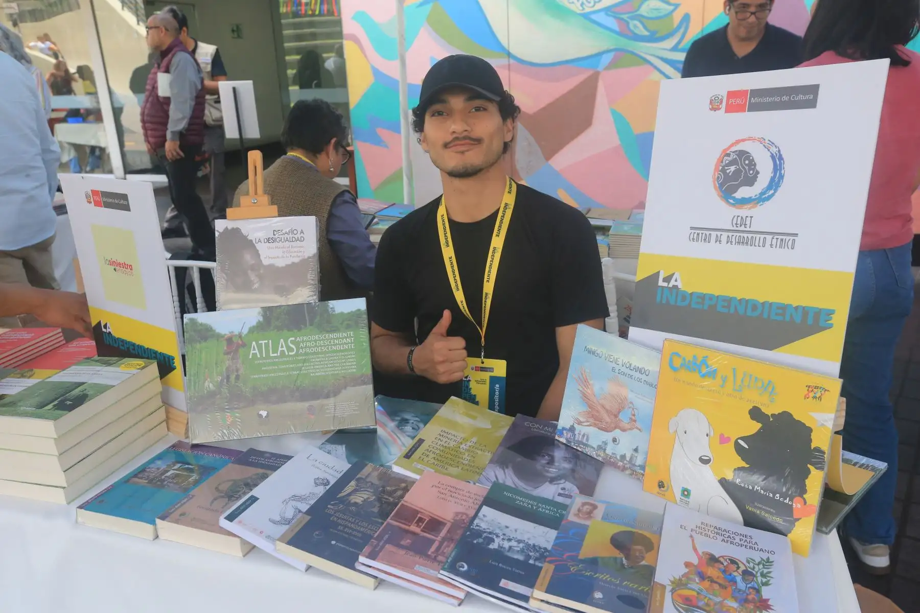 La octava edición de “La Independiente. Feria de Editoriales Peruanas”, organizada por el Ministerio de Cultura, se inauguró en el anfiteatro de la Biblioteca Nacional del Perú.
Foto: ANDINA/Héctor Vinces