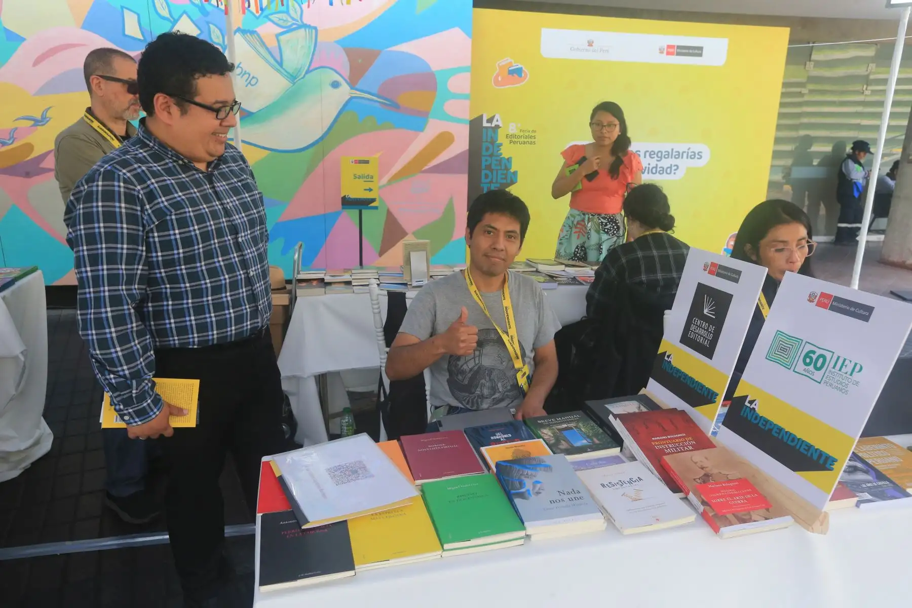 La octava edición de “La Independiente. Feria de Editoriales Peruanas”, organizada por el Ministerio de Cultura, se inauguró en el anfiteatro de la Biblioteca Nacional del Perú.
Foto: ANDINA/Héctor Vinces