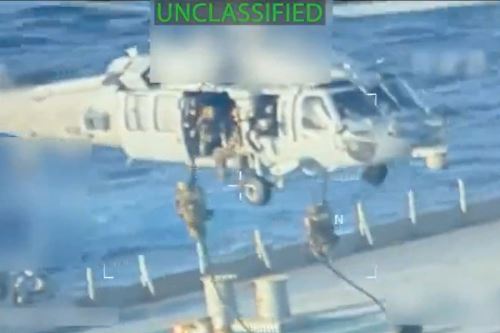 Intervención militar en buque petrolero venezolano en el Caribe. Foto de AFP / Cuenta en X de la Fiscal General de Estados Unidos, Pam Bondi.