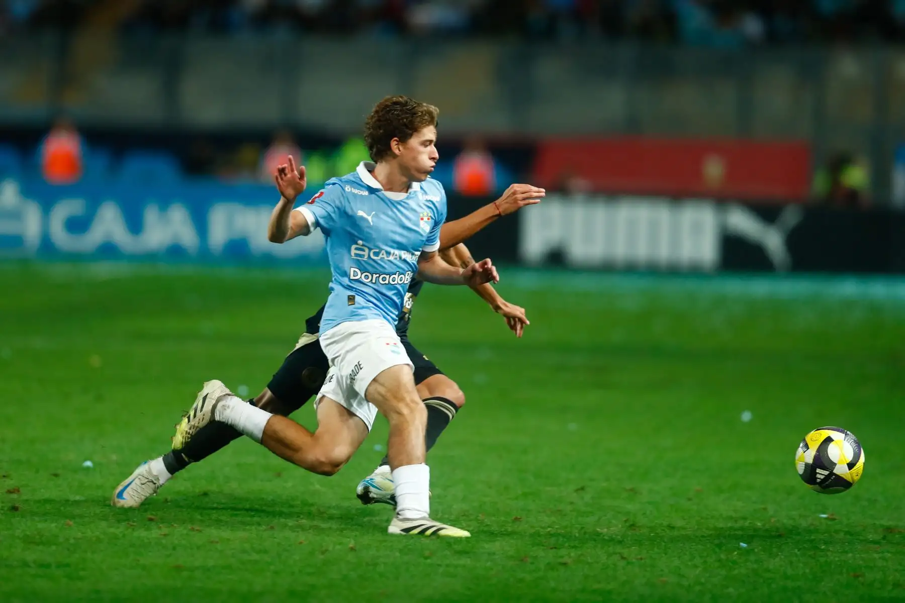 Desde el Estadio Nacional de Lima, Sporting Cristal le gana 1-0 a Cusco FC con gol de Santiago González en el partido de ida para definir el segundo puesto de la Liga 1 y su pase directo a la fase de grupos de la Copa Libertadores 2026, el miércoles 10 de diciembre de 2025. Foto: ANDINA/Daniel Bracamonte