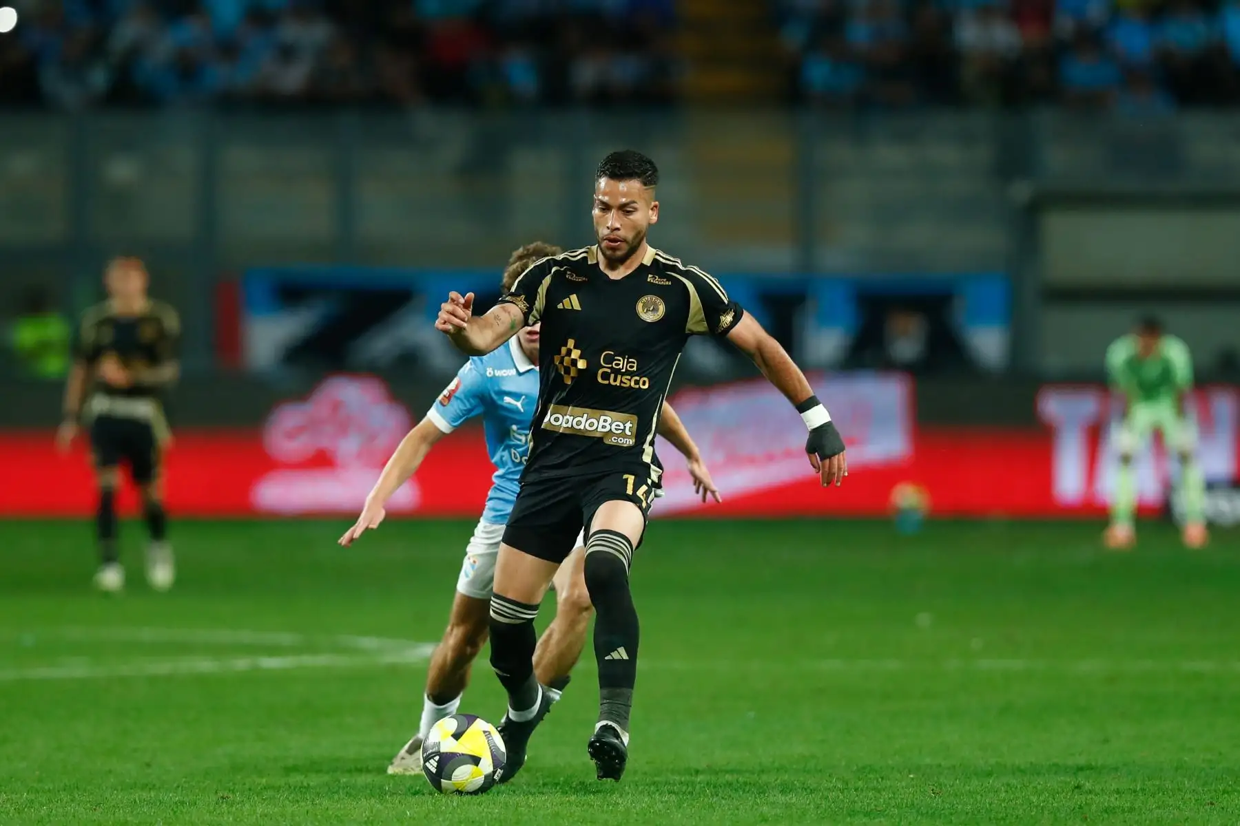Desde el Estadio Nacional de Lima, Sporting Cristal le gana 1-0 a Cusco FC con gol de Santiago González en el partido de ida para definir el segundo puesto de la Liga 1 y su pase directo a la fase de grupos de la Copa Libertadores 2026, el miércoles 10 de diciembre de 2025. Foto: ANDINA/Daniel Bracamonte
