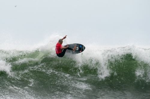 Perú continúa invicto en el Mundial Junior ISA 2025 a tres ronda de llegar a las semifinales del certamen