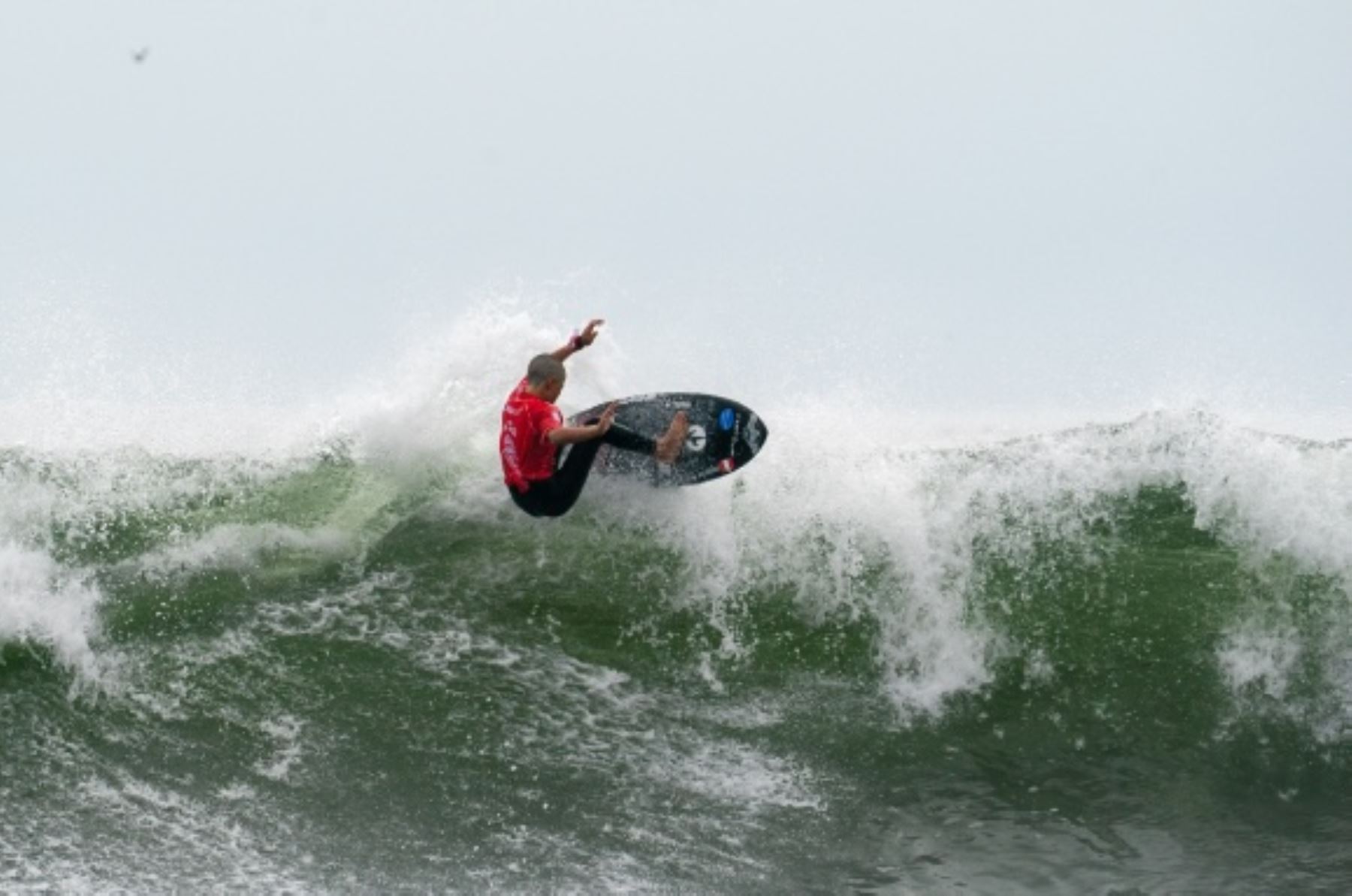 Perú continúa invicto en el Mundial Junior ISA 2025 a tres ronda de llegar a las semifinales del certamen