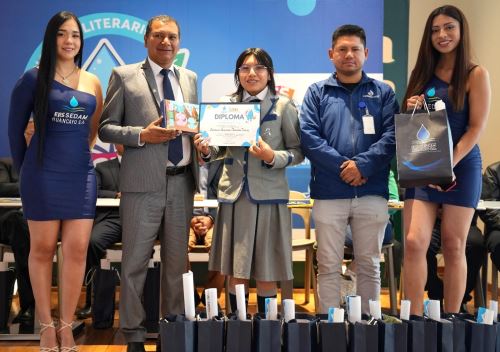 EPS Sedam Huancayo premia a ganadores del I Concurso Literario “Historias que fluyen 2025”, una iniciativa que busca promover la cultura del agua y el cuidado del medio ambiente. ANDINA/Difusión
