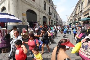 Municipalidad refuerza control de aforo y seguridad en Mesa Redonda. Foto:ANDINA / Juan Carlos Guzmán Negrini