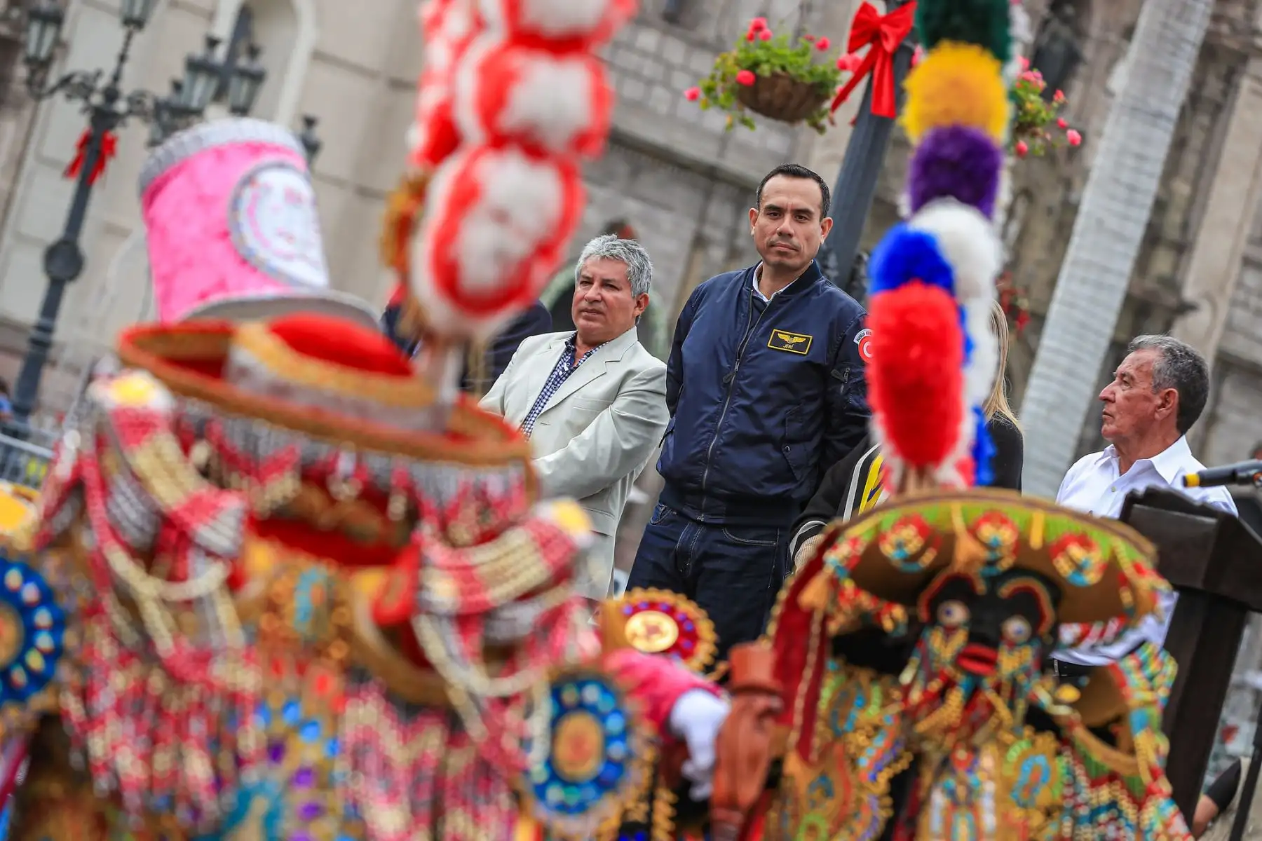 El presidente José Jerí estuvo presente en la feria #MásCercaDelPerú, un espacio que muestra la riqueza cultural, gastronómica y productiva de nuestras regiones. En esta ocasión, la región Huánuco, fue la elegida para presentar sus tradiciones una de ellas la danza de Los Negritos. Foto: ANDINA/Prensa Presidencia