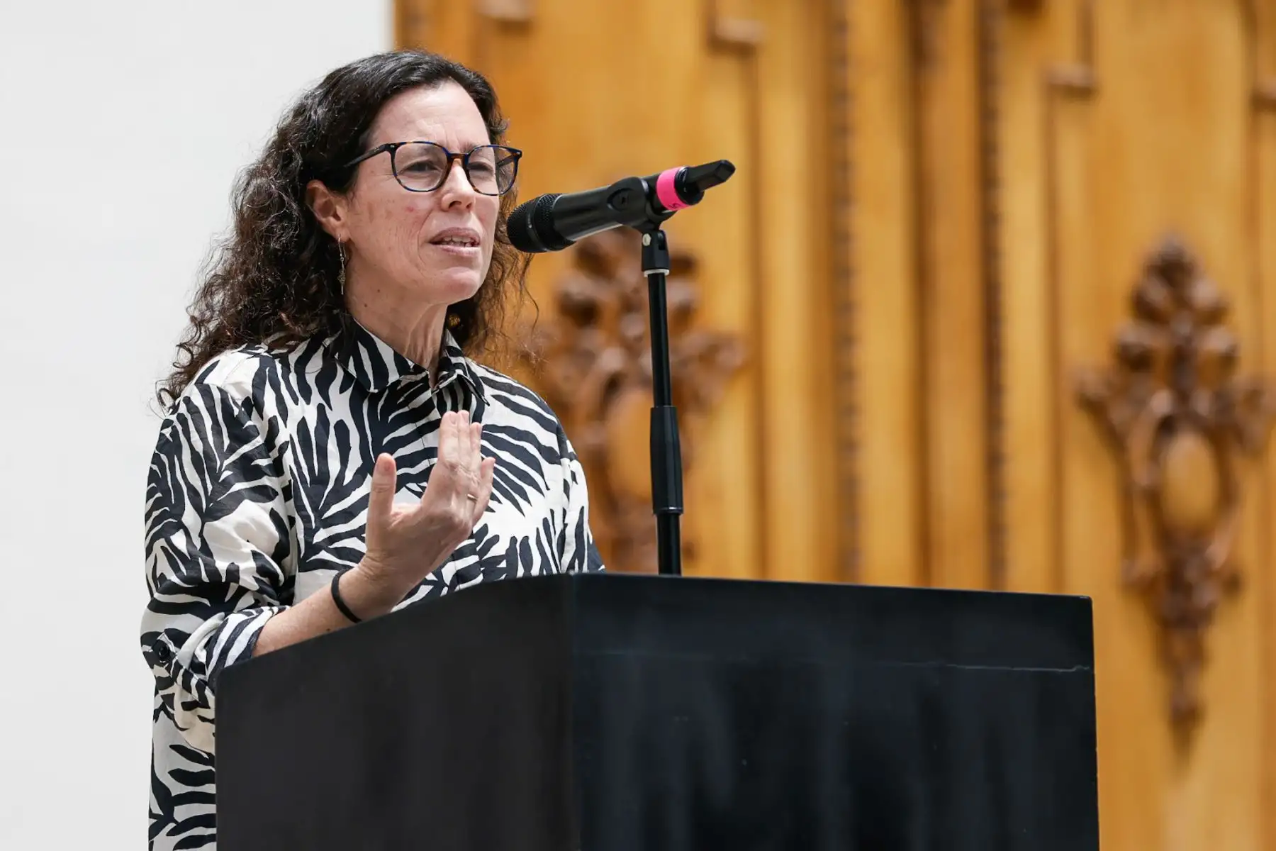 La Organización de las Naciones Unidas (ONU) conmemora ocho décadas de trabajo multilateral con la inauguración de la exposición “80 años de Naciones Unidas: Construyendo juntos un mejor futuro común”, presentada en Lima. Durante el evento, encabezado por la Coordinadora Residente Rossana Dudziak y el embajador suizo Paul Garnier, también se presentó el manual “The UN at Country Level – a practical guide”, que refuerza su labor en el desarrollo sostenible. Foto: ANDINA/Luis Iparraguirre