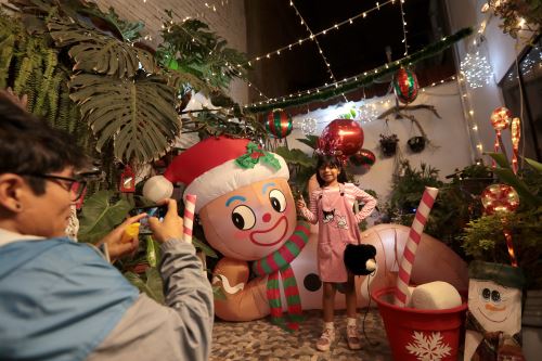 Casas temáticas de Comas contagian el espíritu navideño en Lima Norte