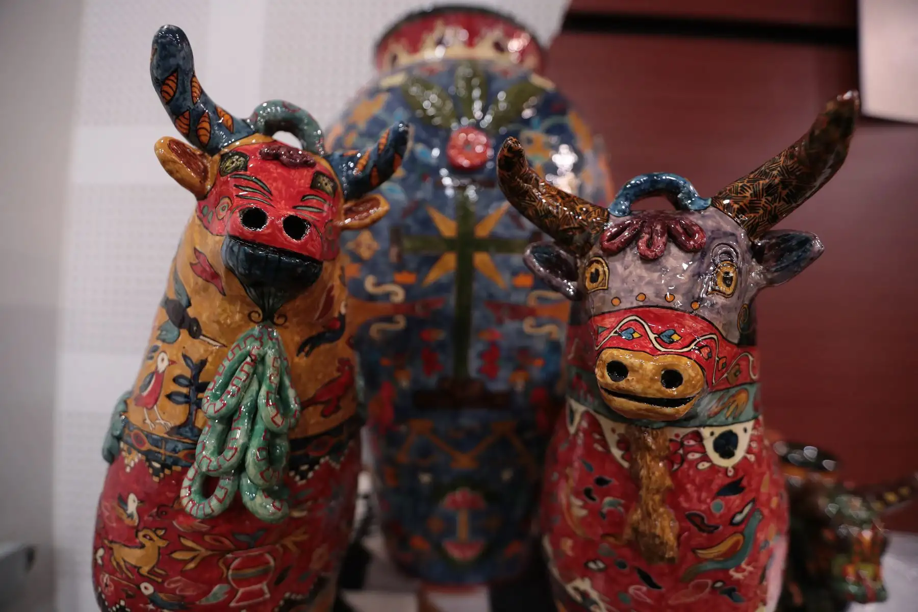La Feria Ruraq Maki, Hecha a Mano, es la exposición - venta de arte tradicional más importante del Perú, organizada por El Ministerio de Cultura, que reúne a más de 200 colectivos de artesanos de todo el país para exhibir y vender sus creaciones, promoviendo la diversidad cultural.
Foto: ANDINA/Verónica Calderón Zúñiga