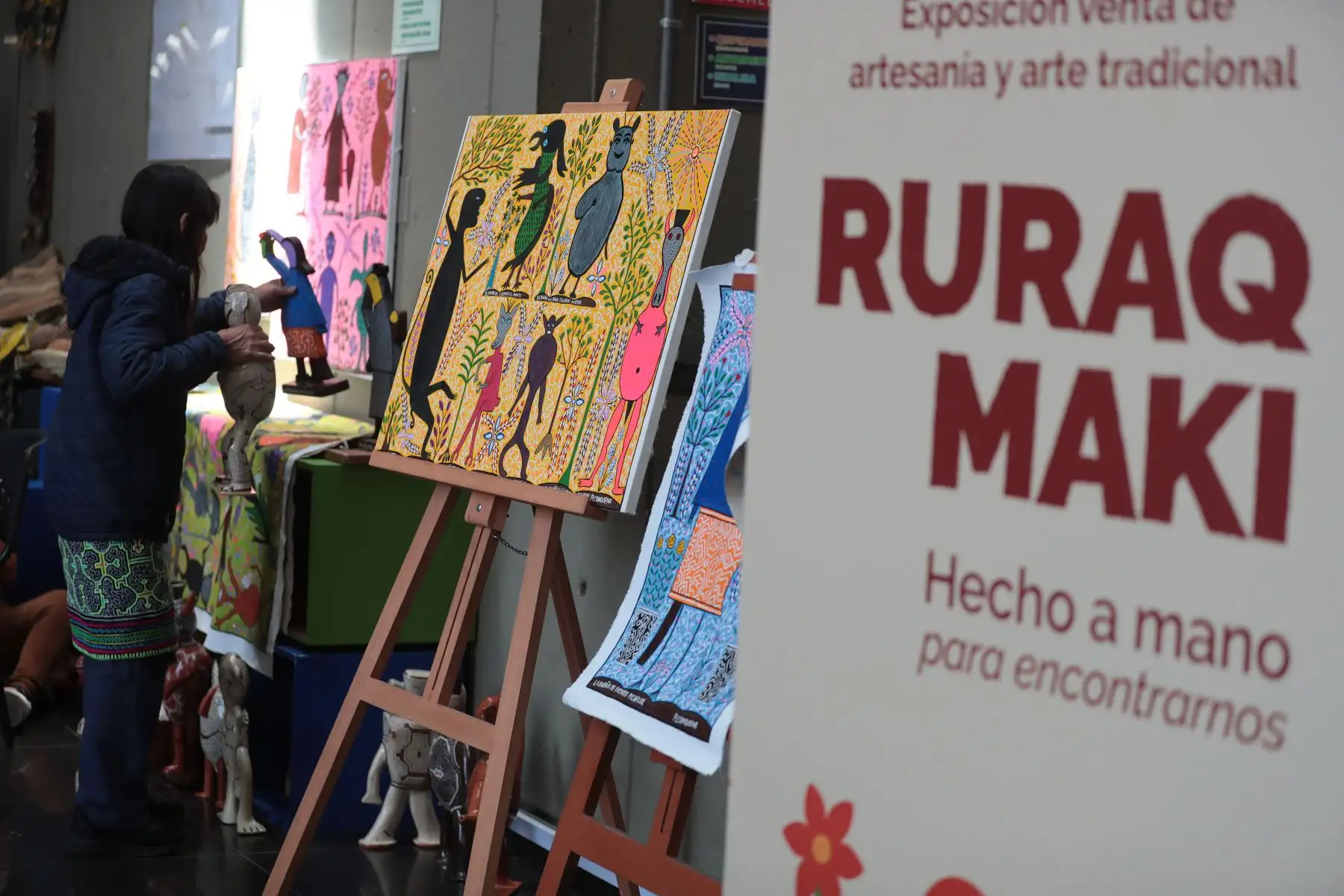 La Feria Ruraq Maki, Hecha a Mano, es la exposición - venta de arte tradicional más importante del Perú, organizada por El Ministerio de Cultura, que reúne a más de 200 colectivos de artesanos de todo el país para exhibir y vender sus creaciones, promoviendo la diversidad cultural.
Foto: ANDINA/Verónica Calderón Zúñiga