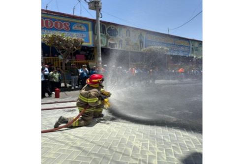 Simulacro se realizó en la Feria del Altiplano, recinto que congrega a gran cantidad de comerciantes y compradores, ubicado en el distrito de Miraflores.