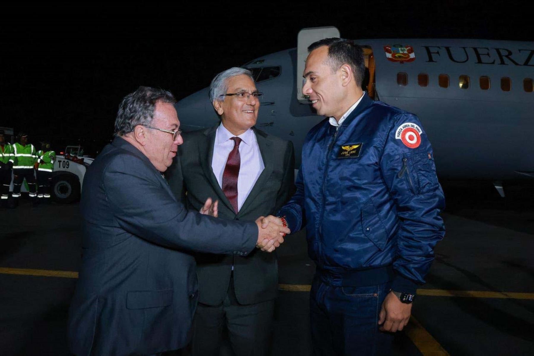 El presidente de la república, José Jerí, arribó a Quito para participar en el XVI Gabinete Binacional Perú–Ecuador. La delegación nacional sostendrá reuniones con el mandatario Daniel Noboa y su Gabinete con el fin de impulsar acuerdos destinados a fortalecer la lucha contra las economías ilegales, así como promover nuevas alianzas comerciales y de cooperación. Foto: ANDINA/Prensa Presidencia