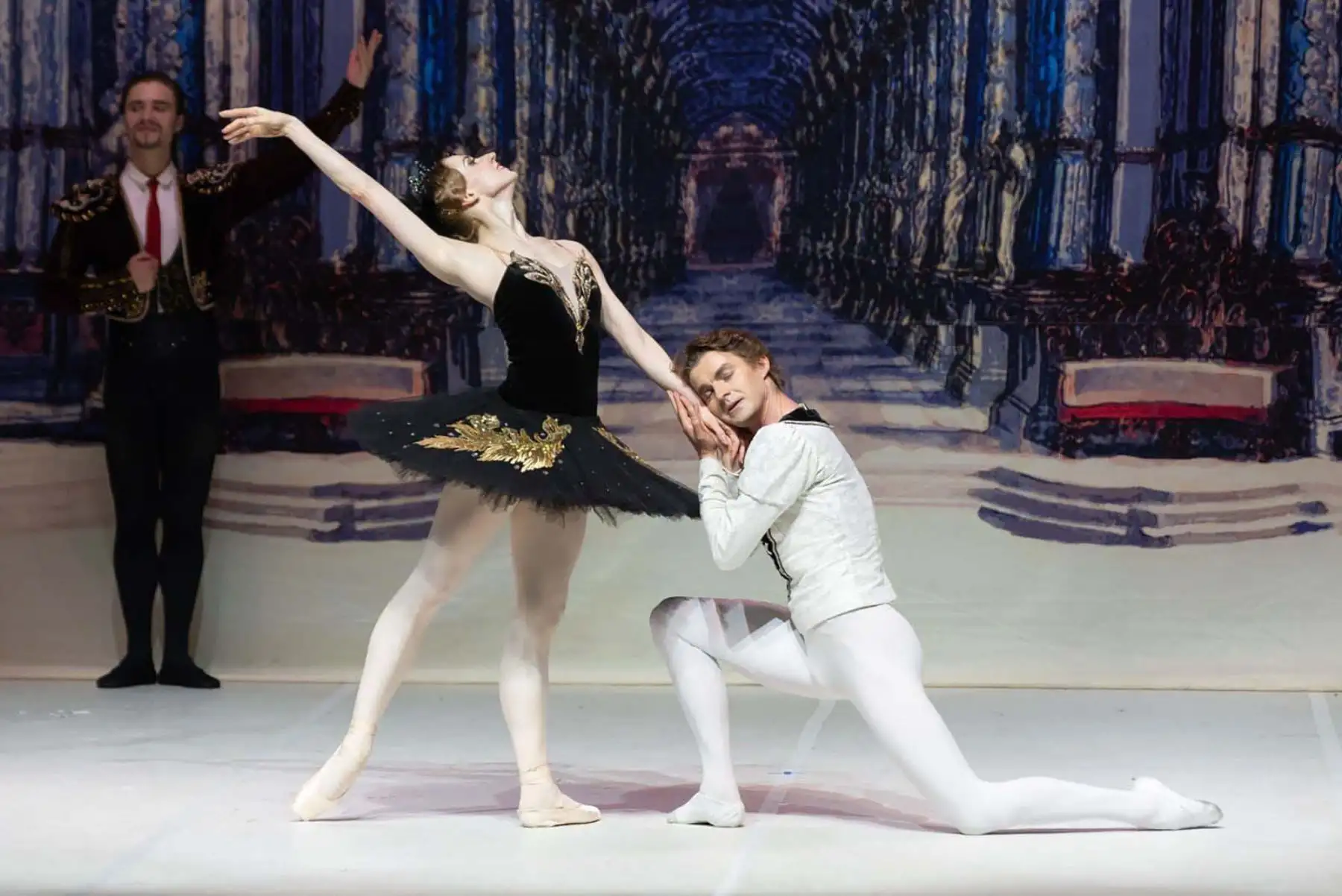La puesta en escena reúne elementos clásicos del ballet ruso, escenografía cuidada y una interpretación rigurosa que refleja la excelencia de compañías como el Bolshói y el Ballet Grigorovich. El espectáculo invita a disfrutar una versión refinada y festiva de este clásico universal. Foto: ANDINA/Difusión