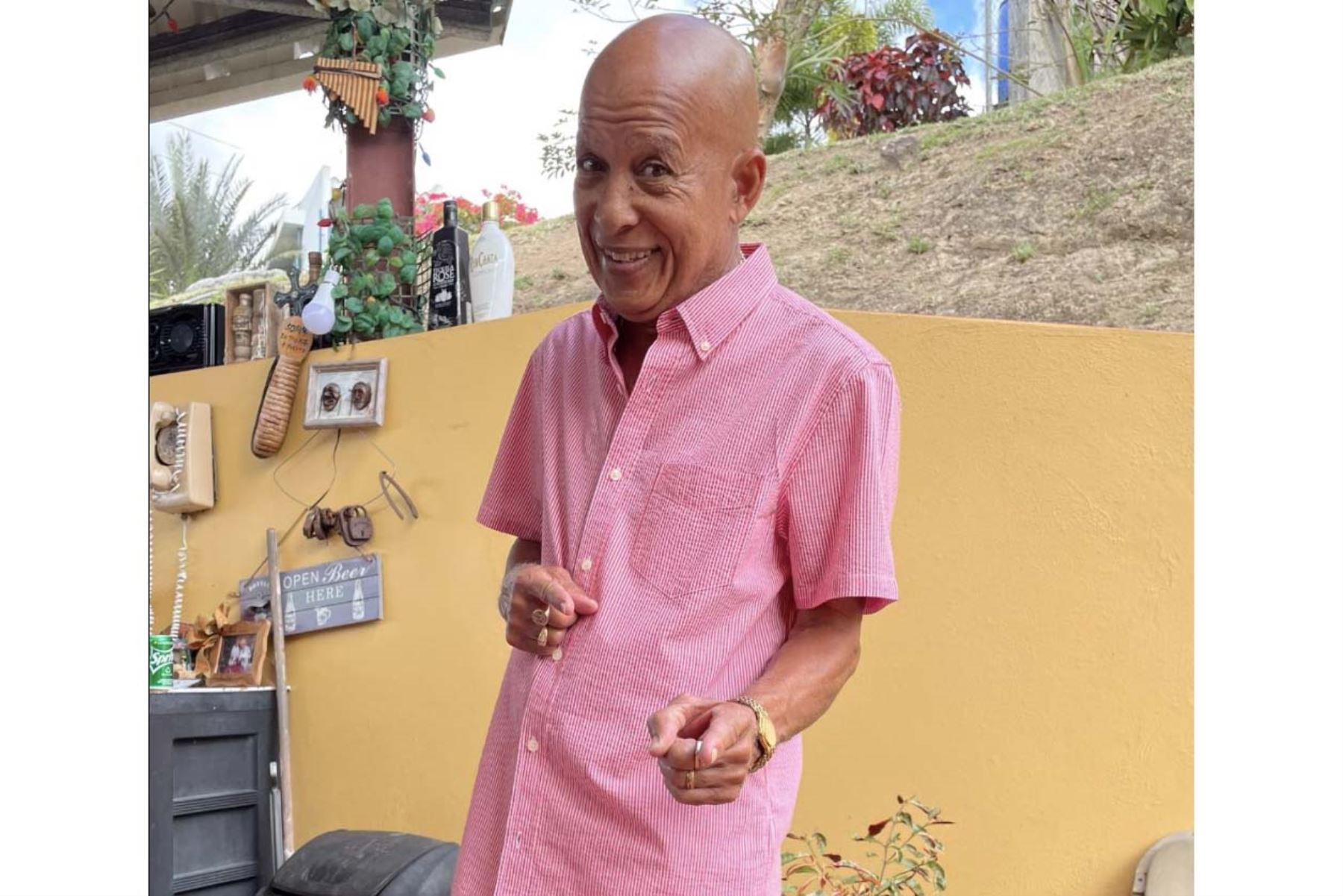 Papo Rosario, emblemático exintegrante de El Gran Combo de Puerto Rico y que popularizó temas como Carbonerito, falleció a los 78 años, según confirmó su familia en un comunicado. Su partida se suma a la reciente muerte de Rafael Ithier, fundador y director de la orquesta, quien dejó de existir el 6 de diciembre de 2025 a los 99 años. La salsa pierde así dos figuras esenciales de “La Universidad de la Salsa”.  Foto: Facebook de Papo Rosario