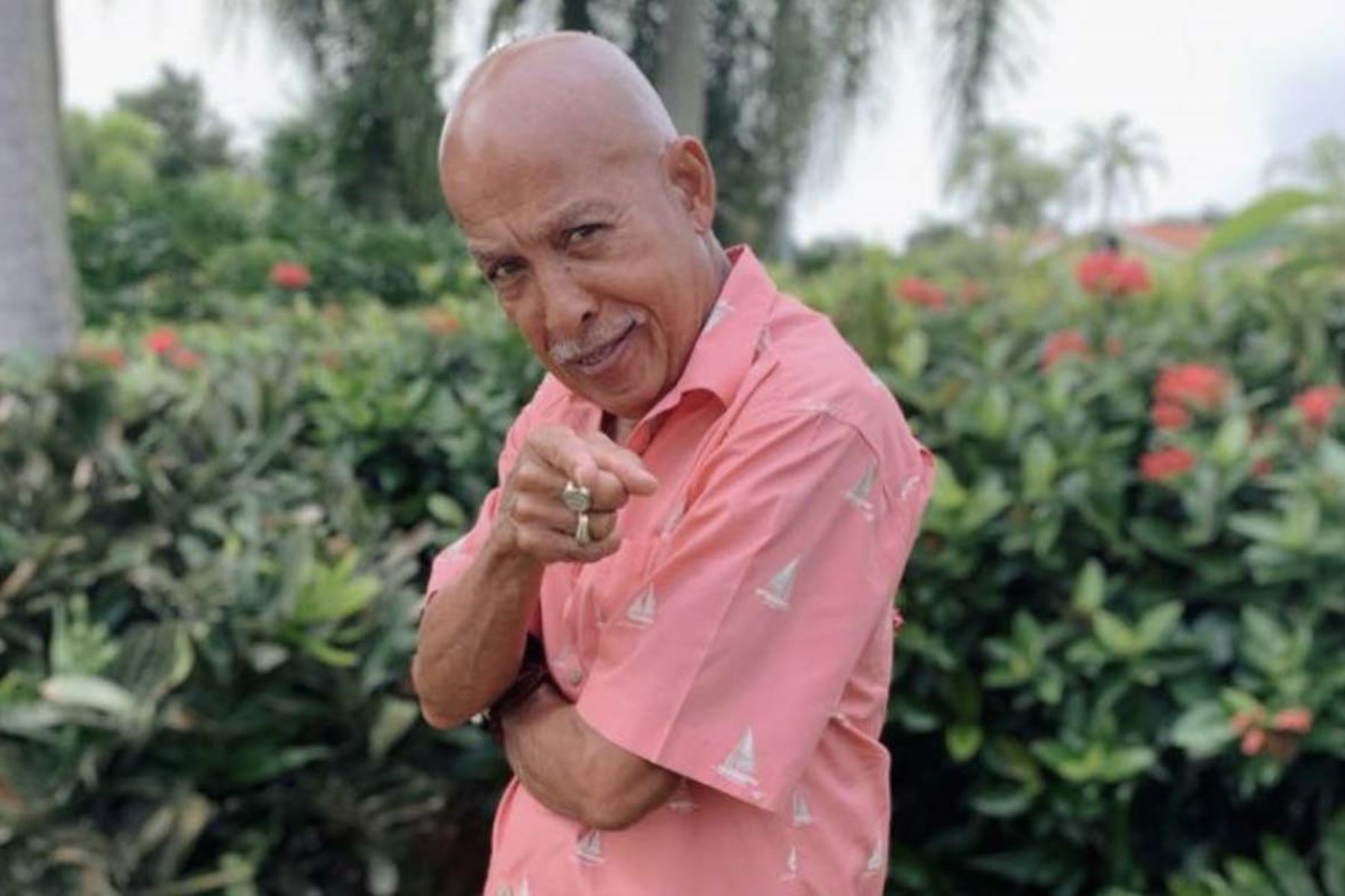 Papo Rosario, emblemático exintegrante de El Gran Combo de Puerto Rico y que popularizó temas como Carbonerito, falleció a los 78 años, según confirmó su familia en un comunicado. Su partida se suma a la reciente muerte de Rafael Ithier, fundador y director de la orquesta, quien dejó de existir el 6 de diciembre de 2025 a los 99 años. La salsa pierde así dos figuras esenciales de “La Universidad de la Salsa”.  Foto: Facebook de Papo Rosario