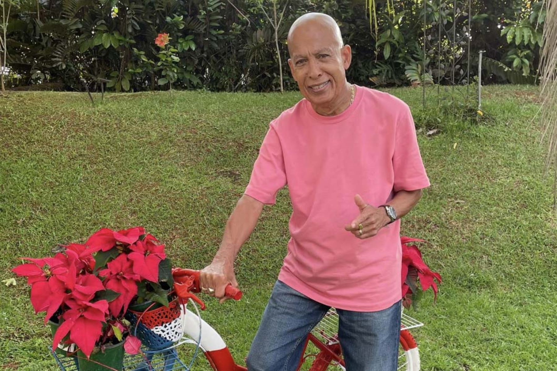 Papo Rosario, emblemático exintegrante de El Gran Combo de Puerto Rico y que popularizó temas como Carbonerito, falleció a los 78 años, según confirmó su familia en un comunicado. Su partida se suma a la reciente muerte de Rafael Ithier, fundador y director de la orquesta, quien dejó de existir el 6 de diciembre de 2025 a los 99 años. La salsa pierde así dos figuras esenciales de “La Universidad de la Salsa”.  Foto: Facebook de Papo Rosario