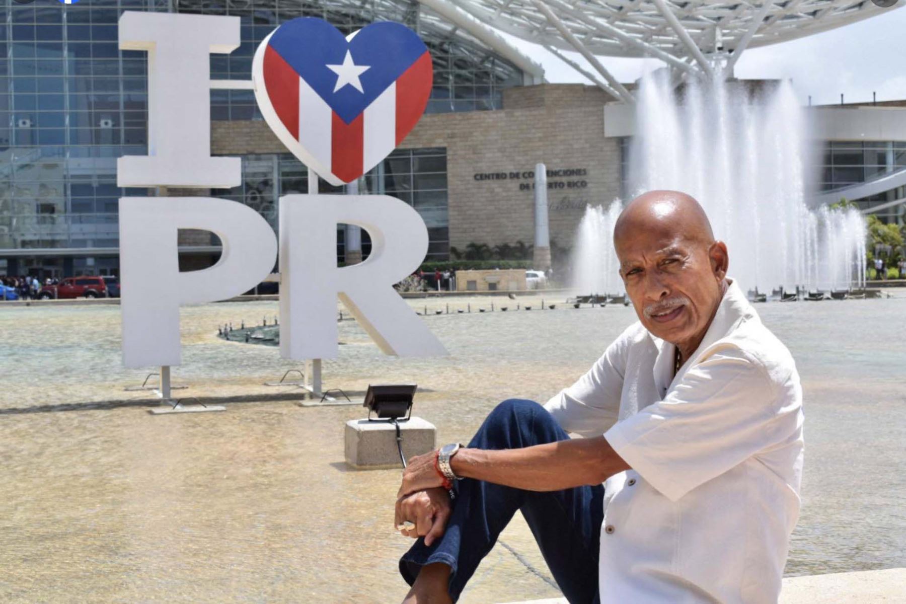 Papo Rosario, emblemático exintegrante de El Gran Combo de Puerto Rico y que popularizó temas como Carbonerito, falleció a los 78 años, según confirmó su familia en un comunicado. Su partida se suma a la reciente muerte de Rafael Ithier, fundador y director de la orquesta, quien dejó de existir el 6 de diciembre de 2025 a los 99 años. La salsa pierde así dos figuras esenciales de “La Universidad de la Salsa”.  Foto: Facebook de Papo Rosario
