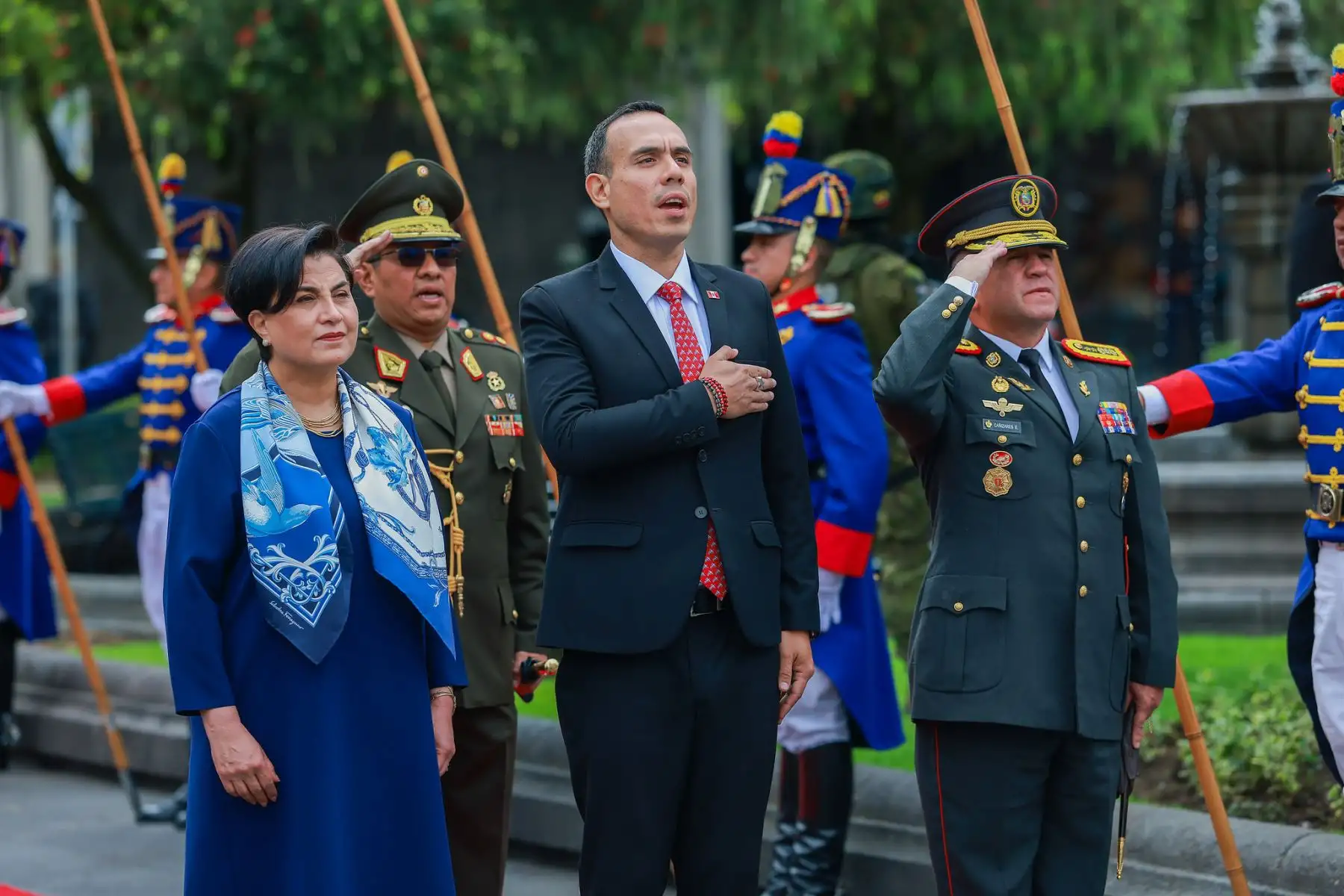 Colocación de ofrenda floral a cargo del presidente de la República, José Jerí, en la Plaza de la Independencia. Foto: ANDINA/Prensa Presidencia