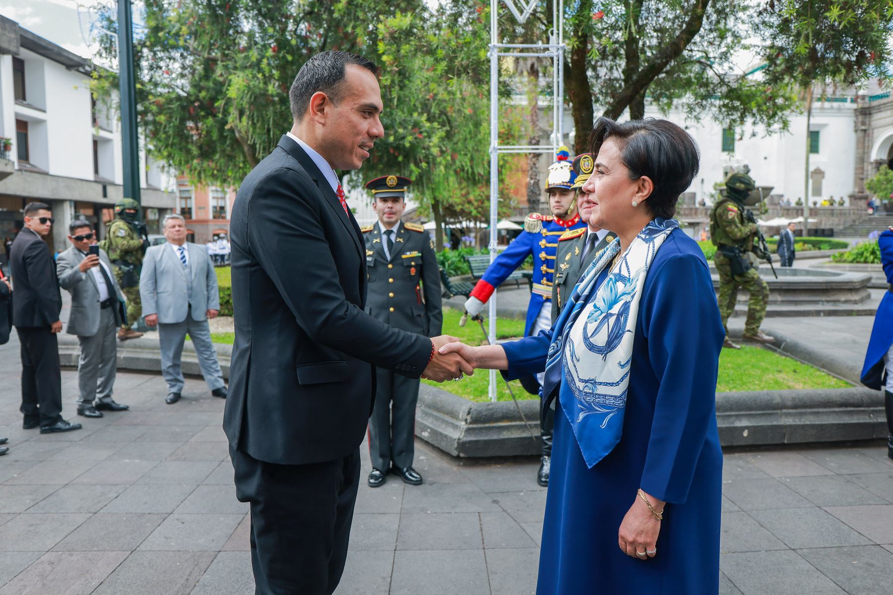 Colocación de ofrenda floral a cargo del presidente de la República, José Jerí, en la Plaza de la Independencia. Foto: ANDINA/Prensa Presidencia
