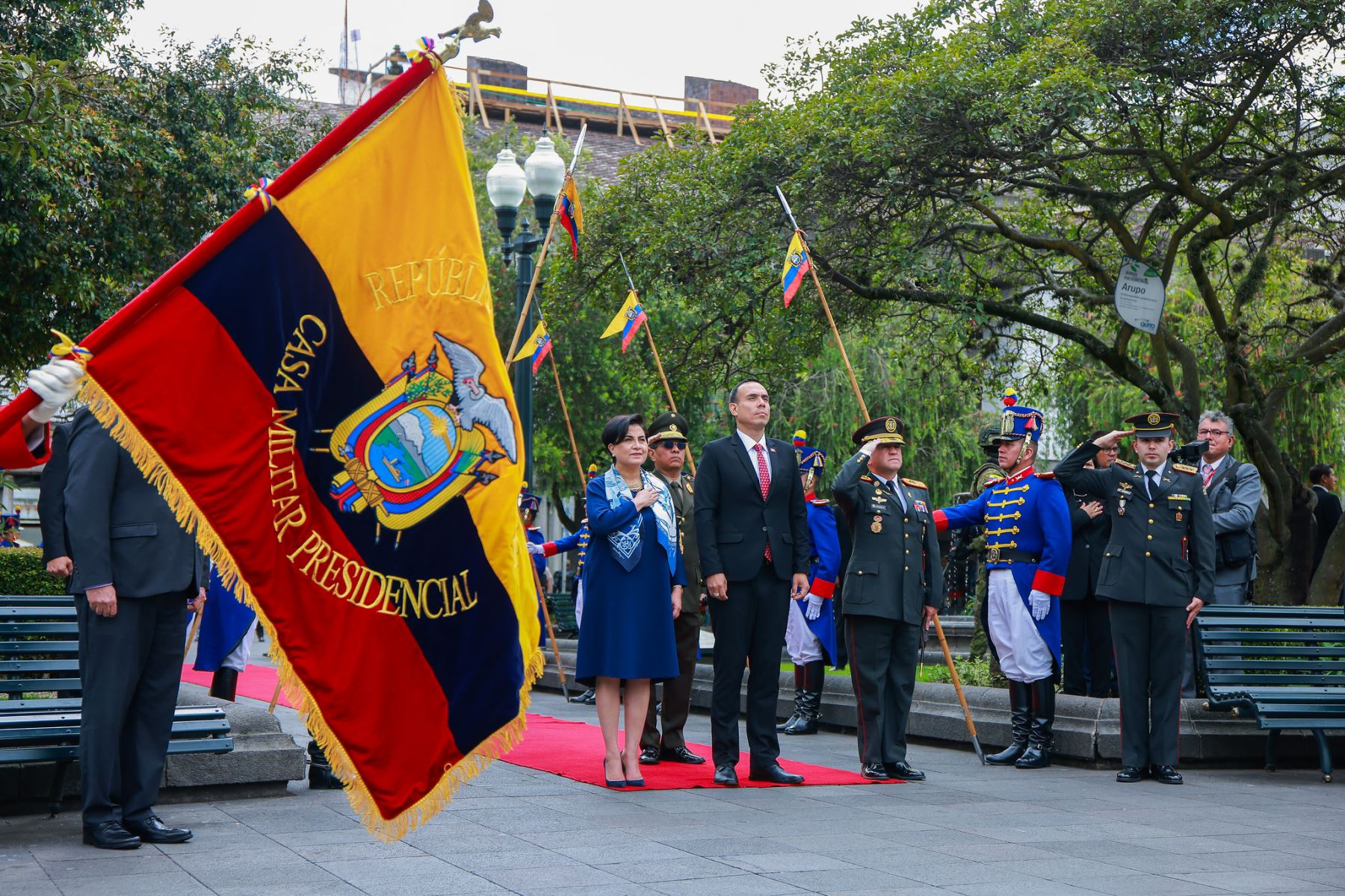 Colocación de ofrenda floral a cargo del presidente de la República, José Jerí, en la Plaza de la Independencia. Foto: ANDINA/Prensa Presidencia