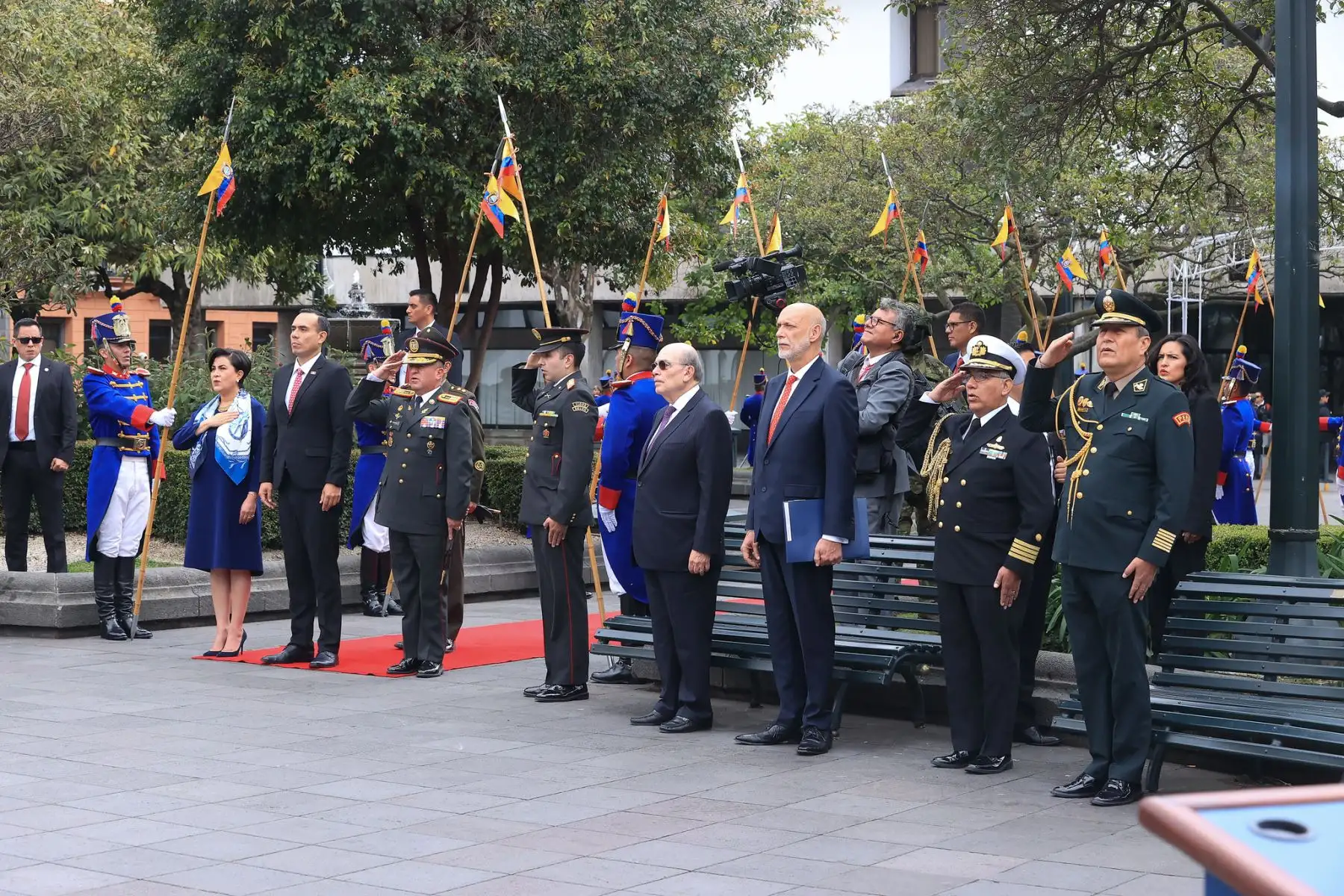 Colocación de ofrenda floral a cargo del presidente de la República, José Jerí, en la Plaza de la Independencia. Foto: ANDINA/Prensa Presidencia